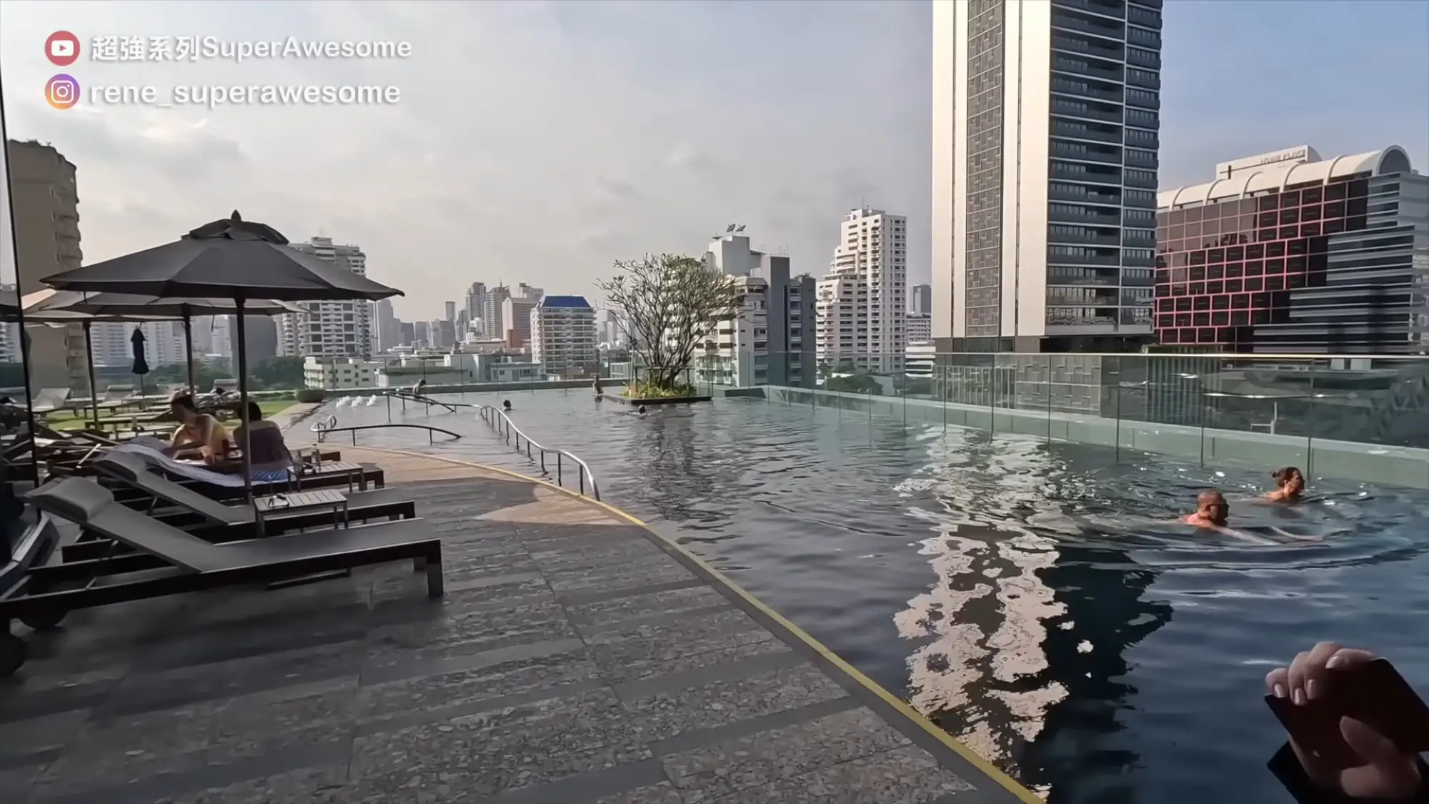 素坤逸中心55超豪华酒店的露天无边际泳池能坐拥曼谷繁华景致（超强视频截图）