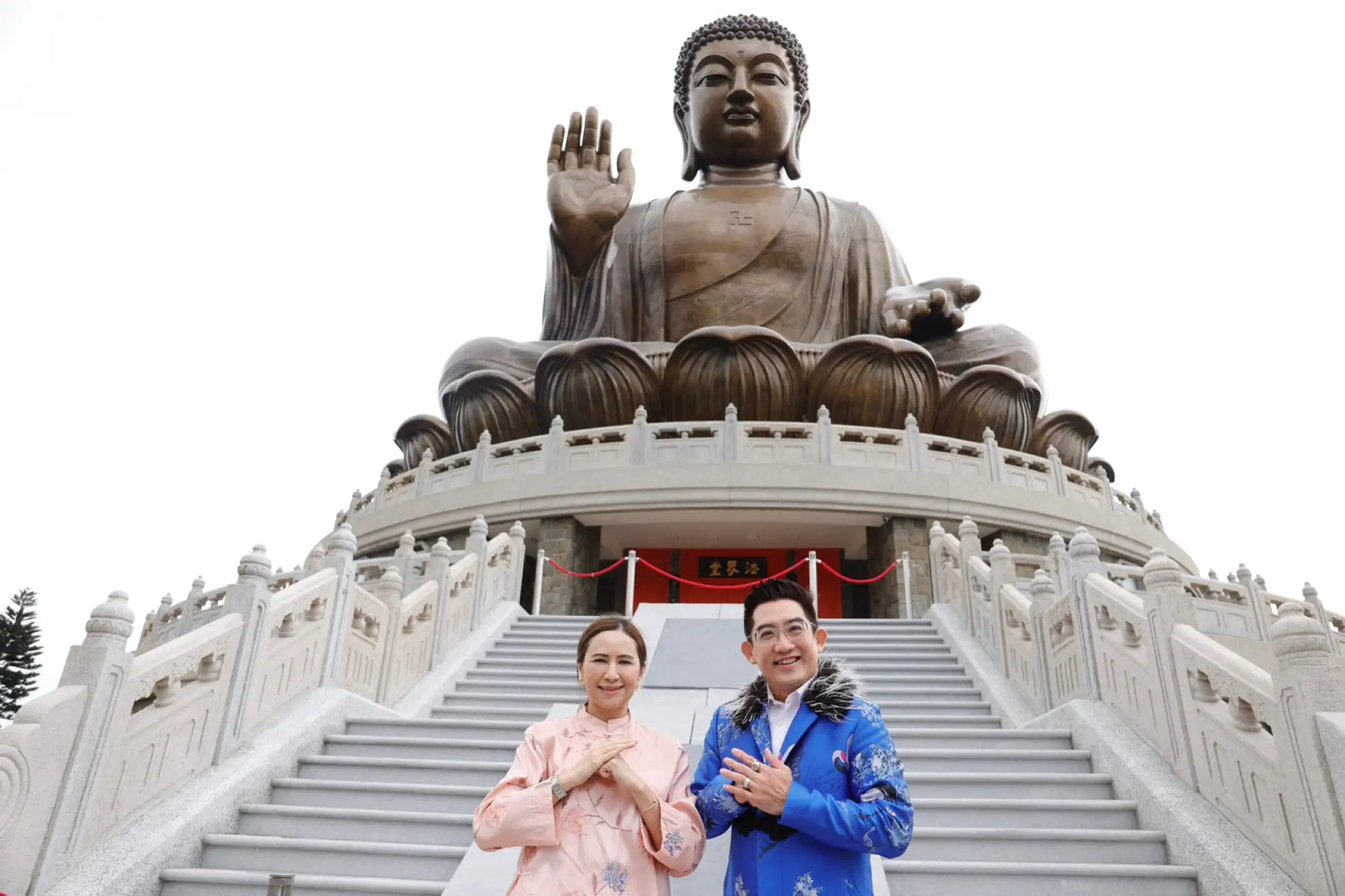 仿建香港大屿山的巨型佛像，供游客参拜祈福（图片来源：Onesiam）
