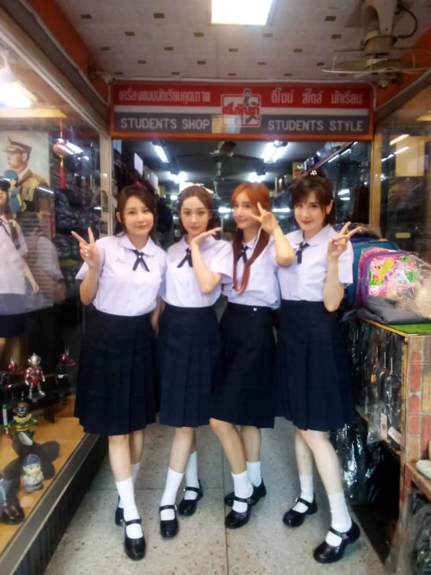 社群媒體掀起泰國校服熱潮（圖片來源：ชุดนักเรียนร้านศรีภัณฑ์臉書）