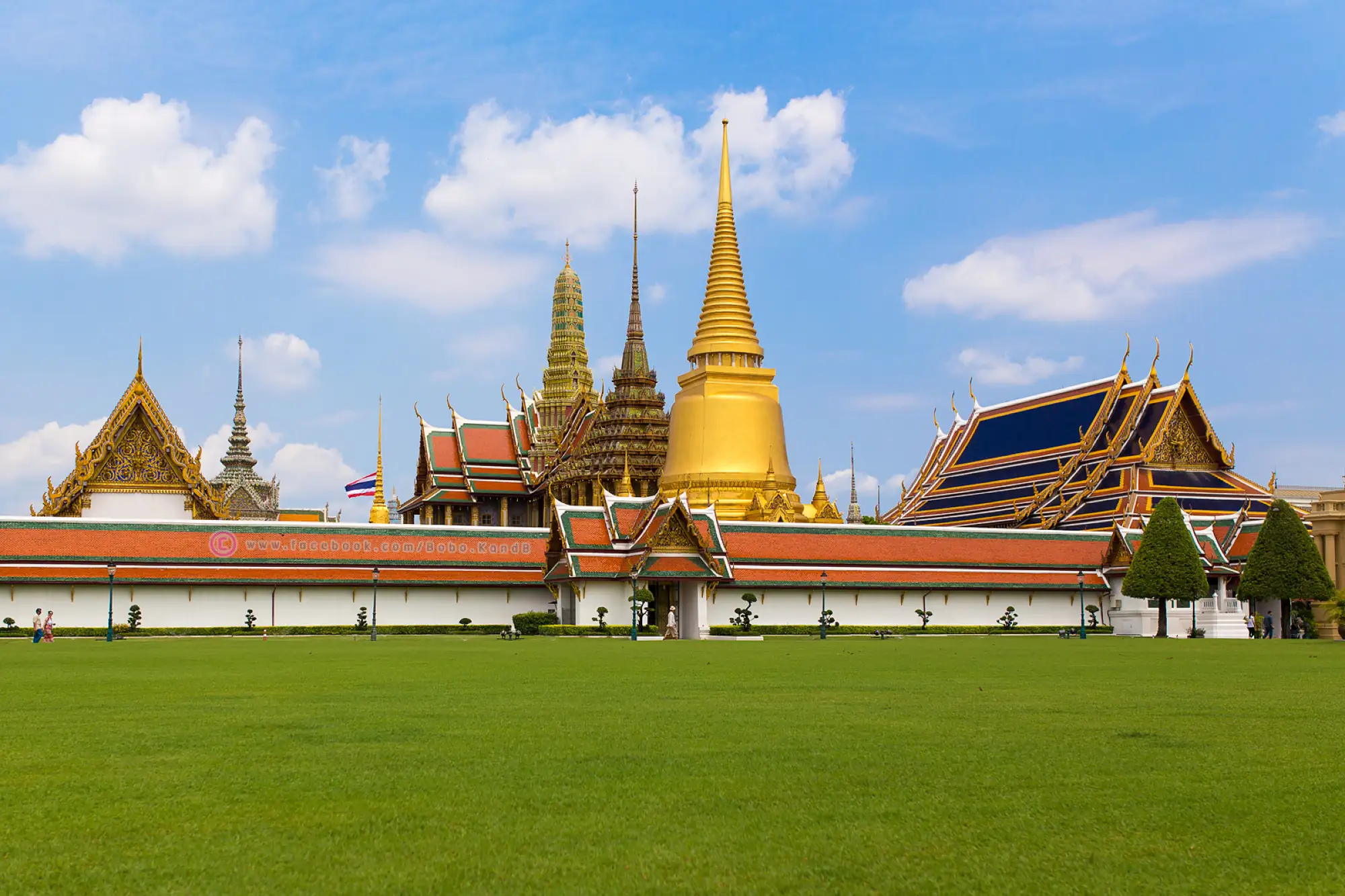 曼谷玉佛寺(Wat Phra Kaew)是泰国境内的佛教圣地，位于大王宫（大皇宫）北边（图片来源：玉佛寺脸书）