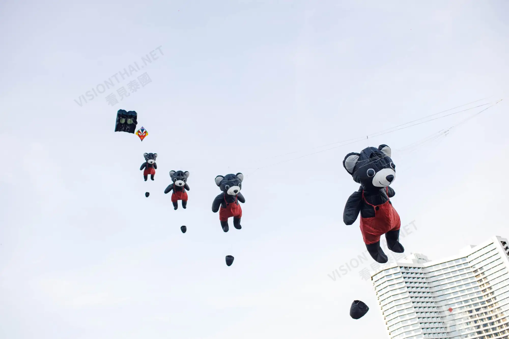 跟着黑熊出任务去ICONSIAM放风筝（Vision Thai 看见泰国）