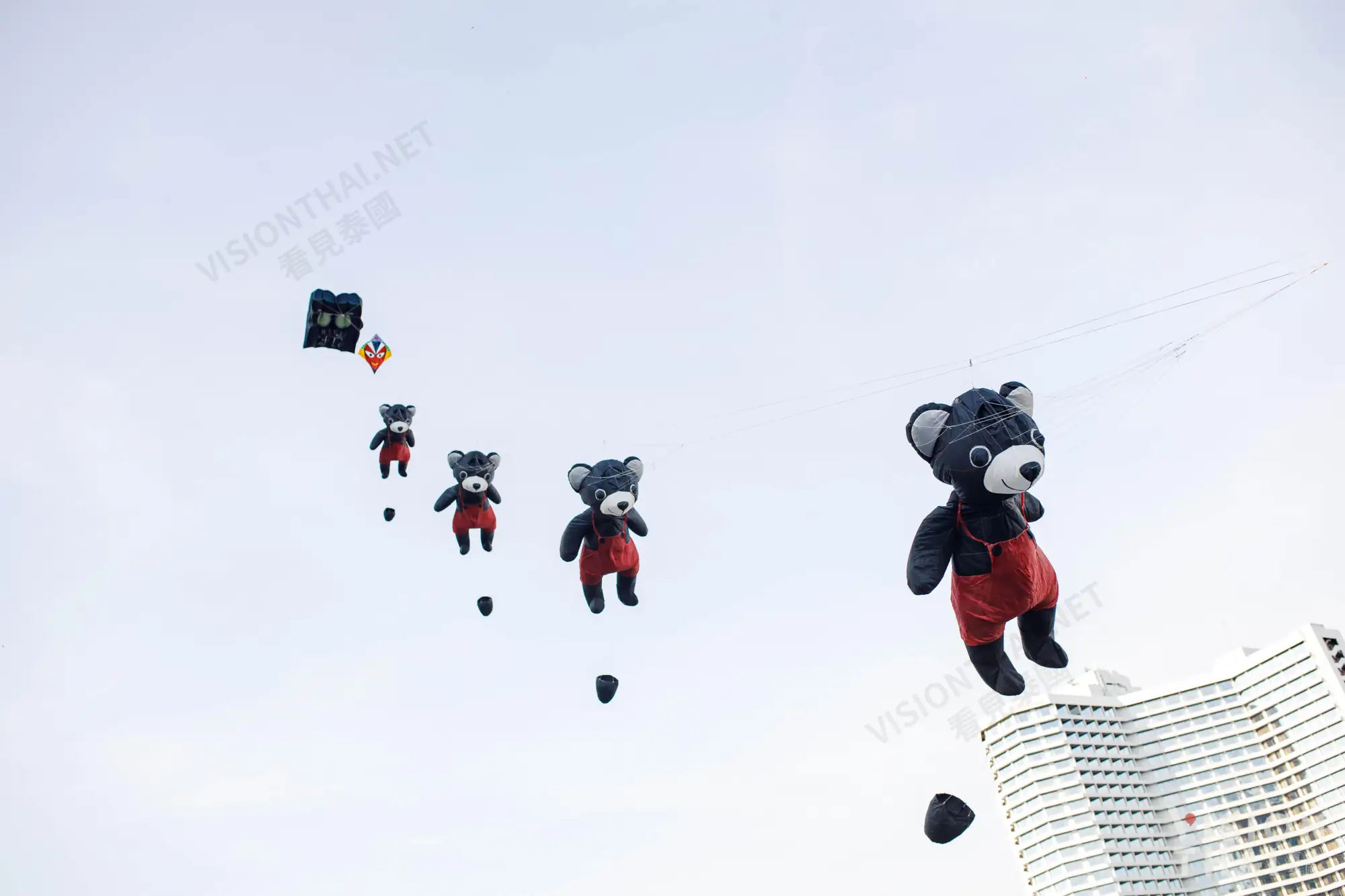 跟著黑熊出任務去ICONSIAM放風箏（Vision Thai 看見泰國）
