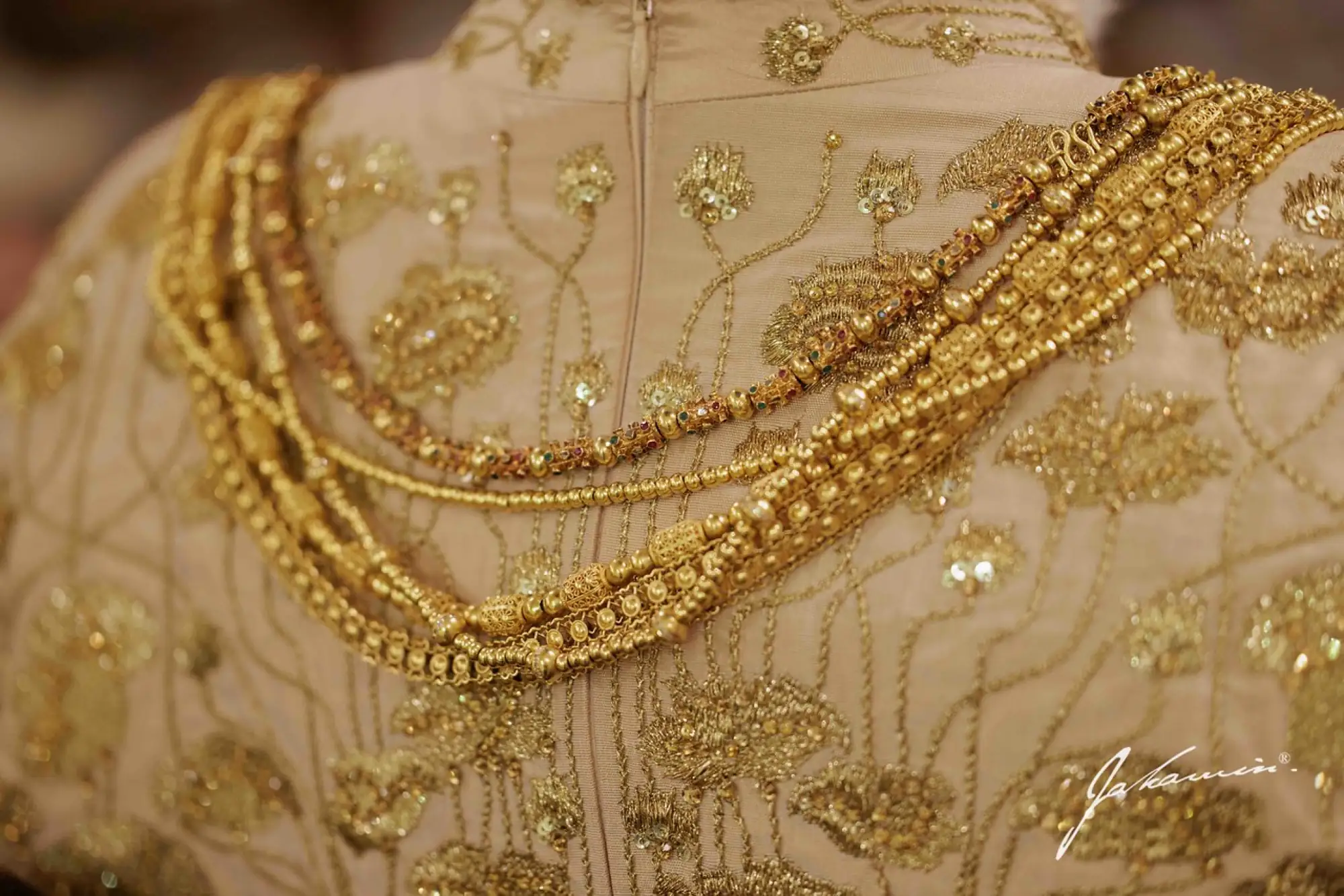 泰國最美變性人Poyd婚紗珠寶價值兩千萬！奢華行頭帶你看（圖片來源：臉書）