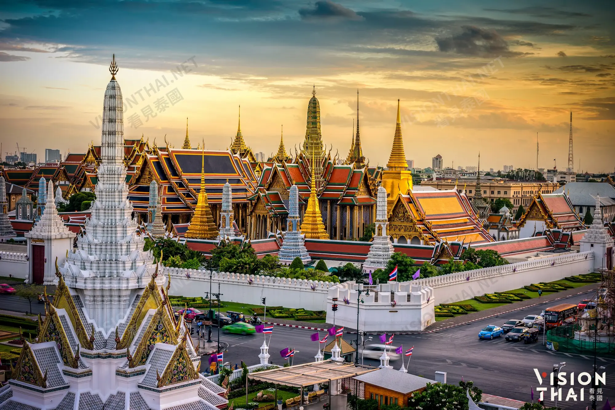 曼谷大王宮(The Grand Palace)被譽為“泰國藝術大全”（Vision Thai 看見泰國）