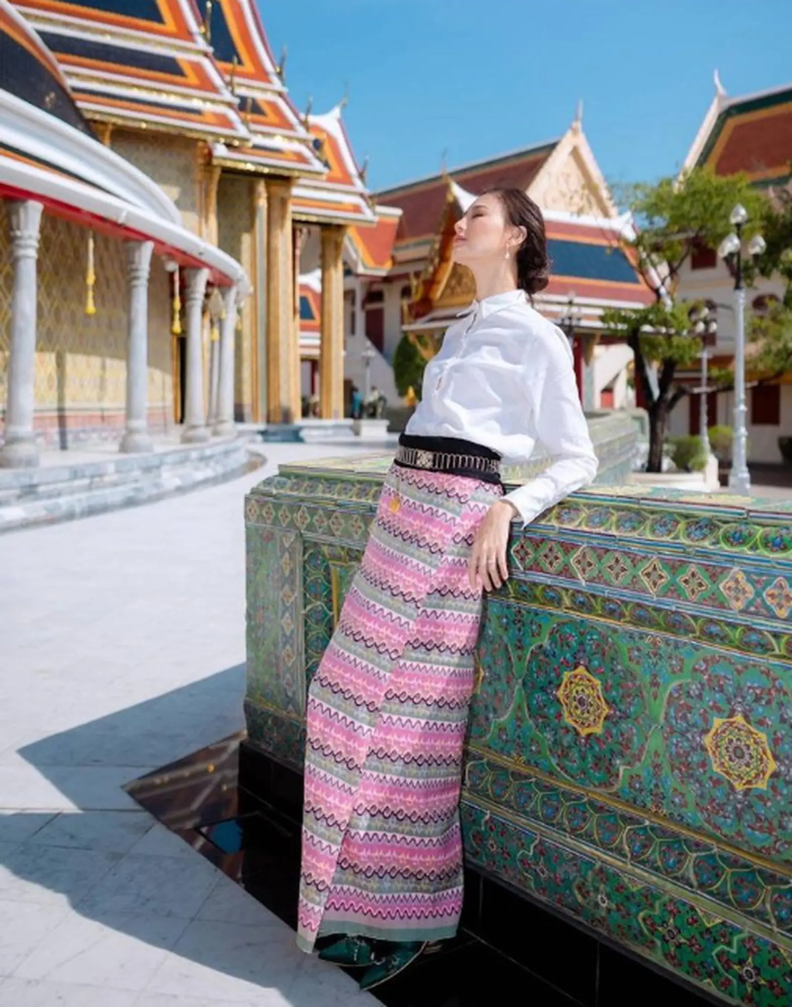 参观泰国寺庙，跟着泰星学穿搭（图片来源：沪江泰语）