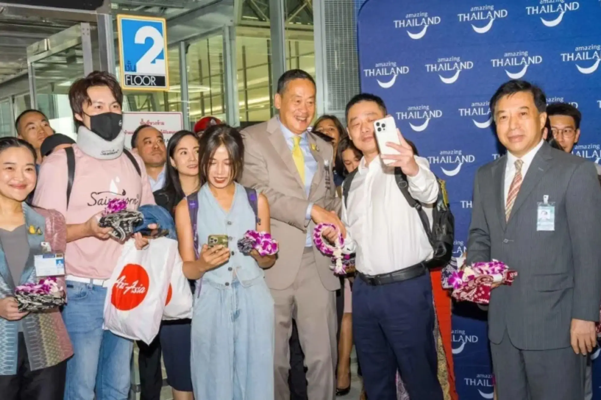泰国总理赛塔亲迎首批免签中国游客（图片来源：泰国观光局）