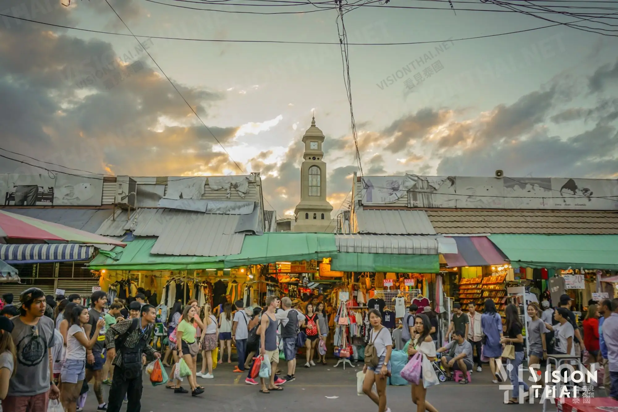 洽圖洽週末市集（恰圖恰週末市集 ; Chatuchak Weekend Market）號稱是全球最大市集（圖片來源：Vision Thai看見泰國）