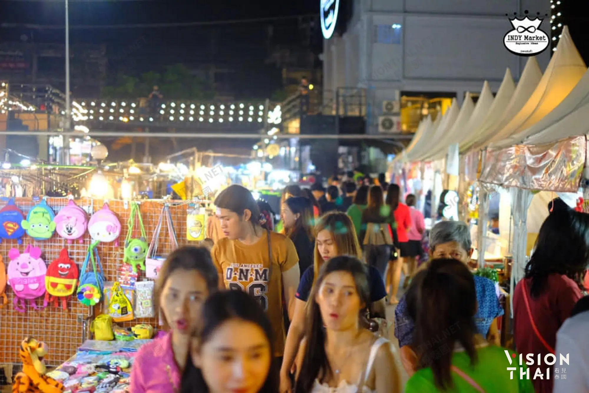 印地夜市(Indy Market)是比較小眾的曼谷夜市，觀光客較少，價格比市區內的夜市便宜（圖片來源：網路）