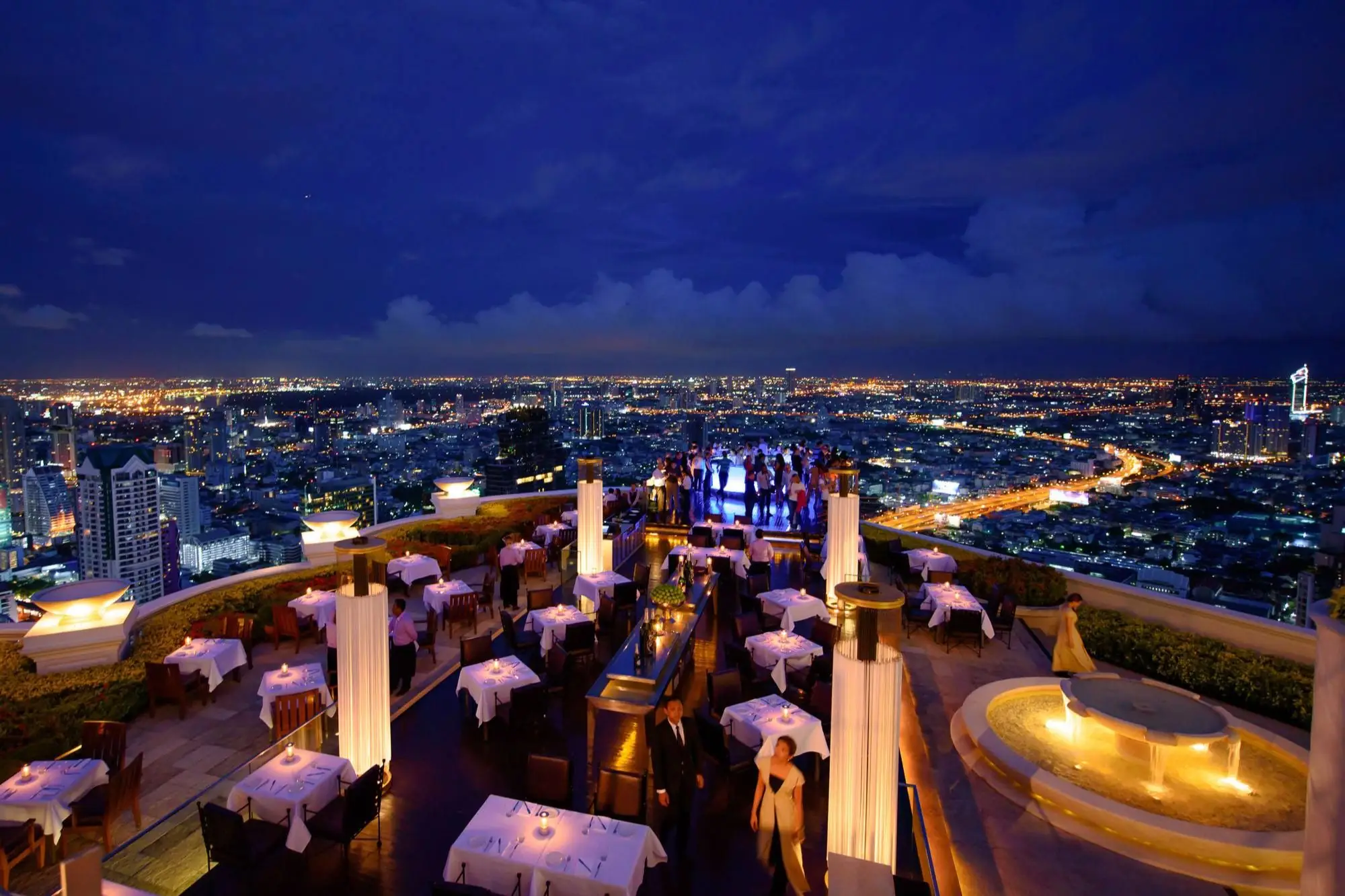 Sirocco Sky Bar知名曼谷高空酒吧，是電影《醉後大丈夫2》拍攝場景（圖片來源：Sirocco Sky Bar FB）