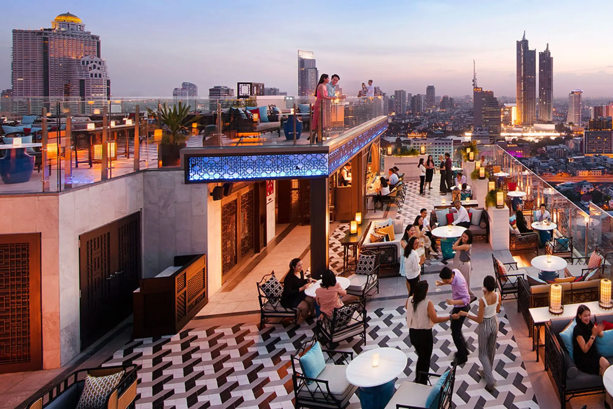 Yào Rooftop Bar位在33樓，裝潢富有濃濃的中式風情（圖片來源：Yào Rooftop Bar FB）