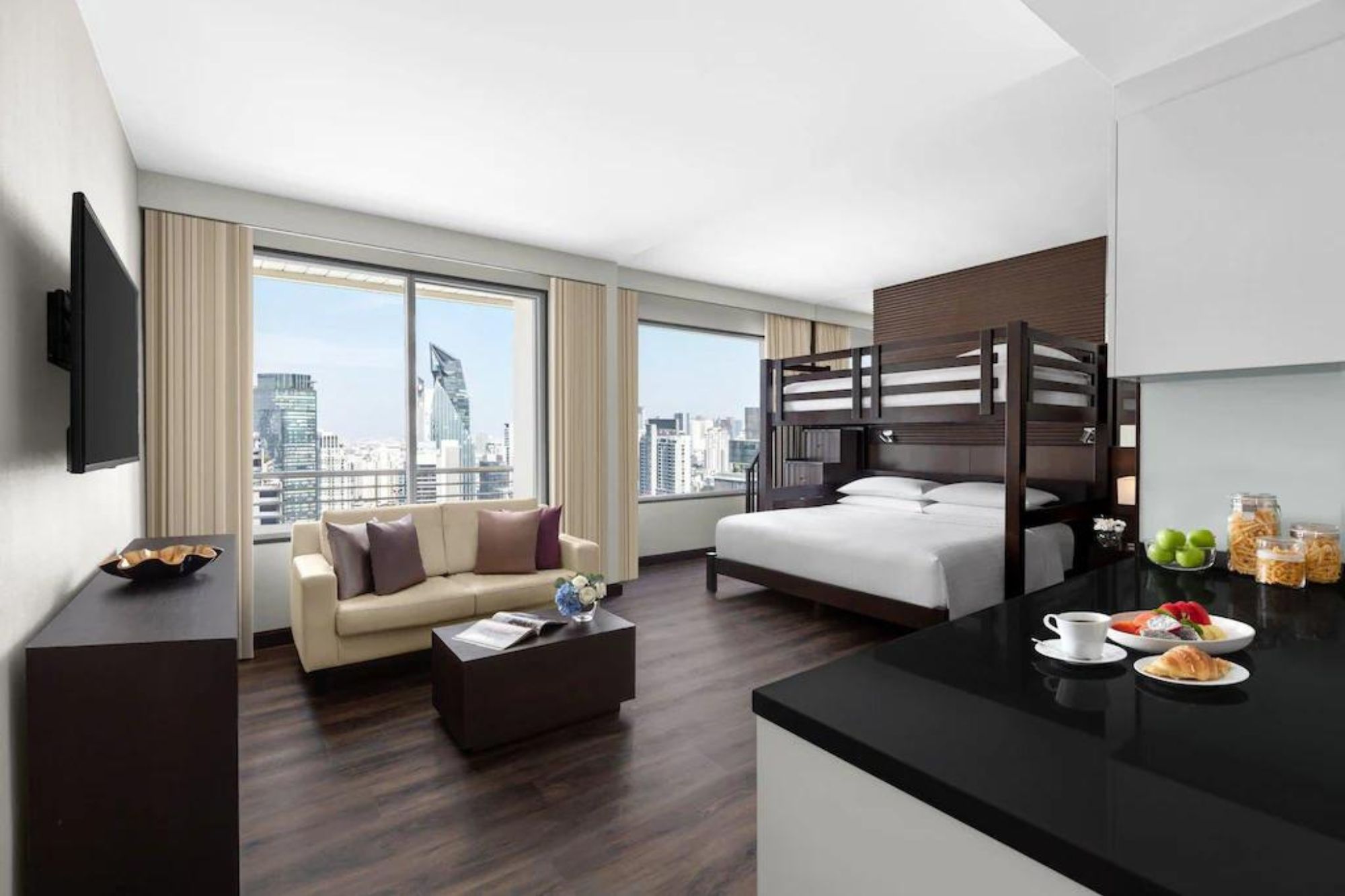 曼谷素坤逸公園萬豪行政公寓有雙層床房型，很適合家庭（圖片來源：飯店 FB）