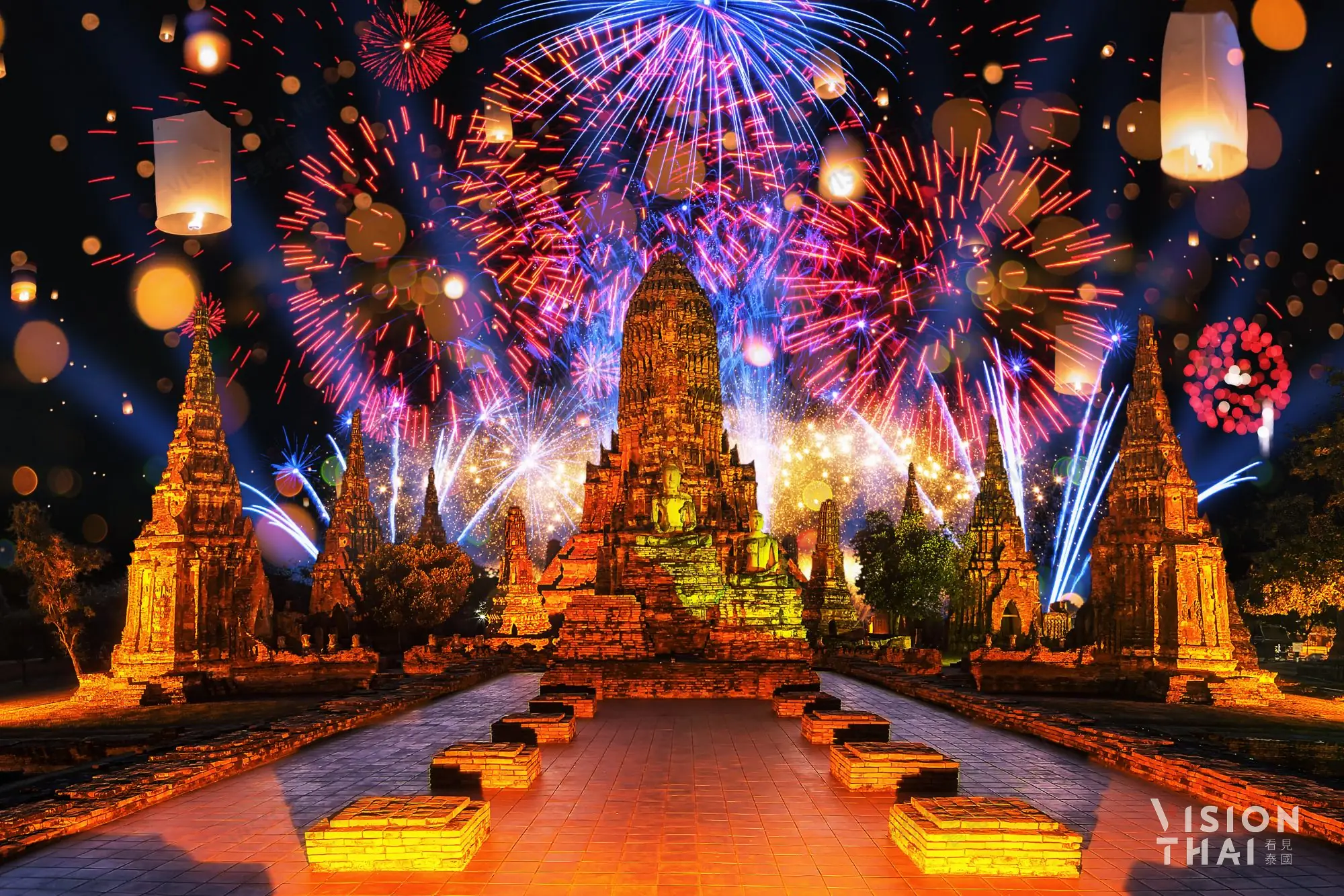 每年12月举办大城遗产节，利用声光表演，重现大城王朝昔日辉煌（图片来源：Vision Thai看见泰国）