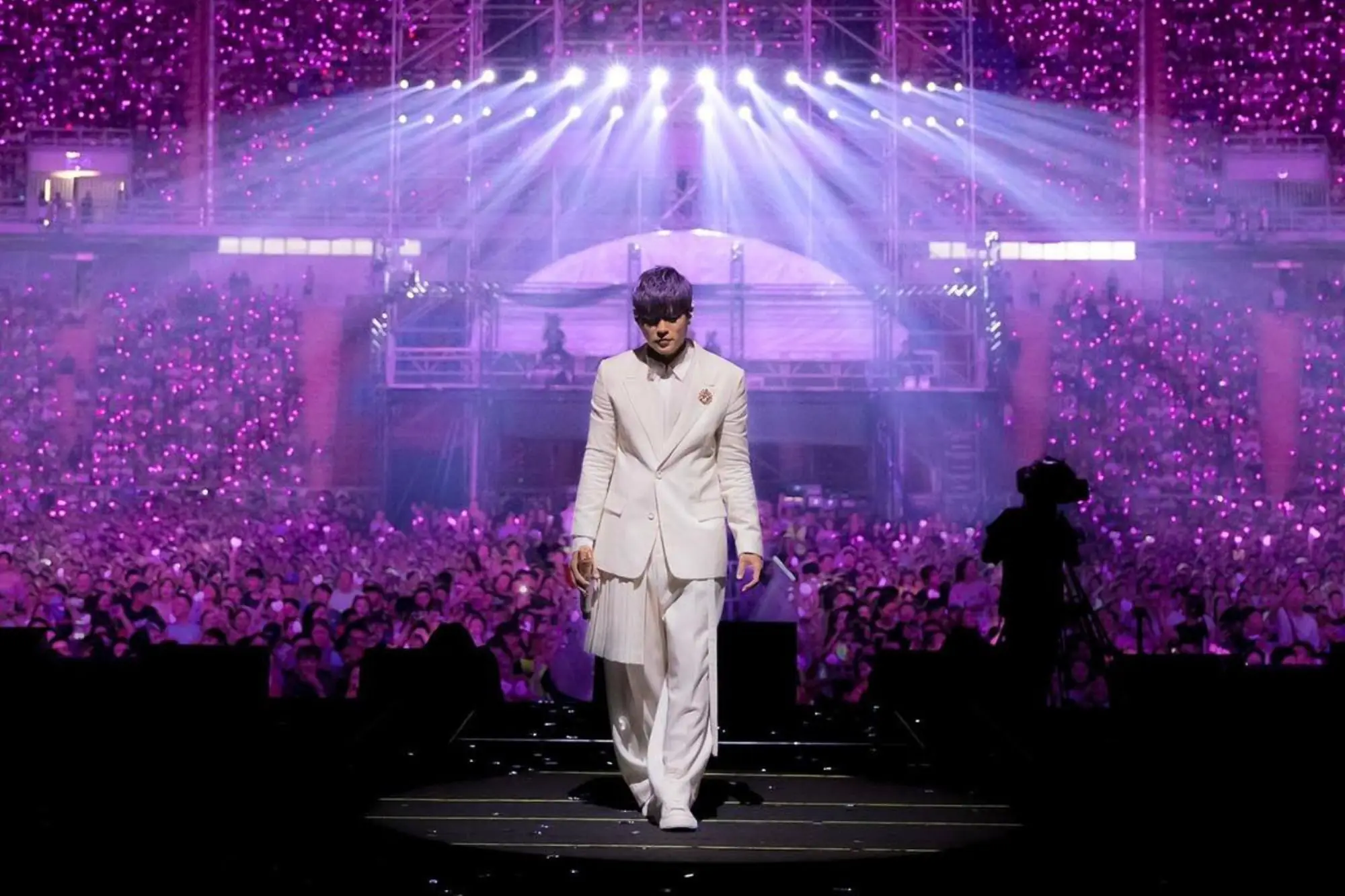周杰倫泰國曼谷演唱會穿Dior服裝登台 官宣成首位Dior華人全球品牌大使（圖片來源：Dior FB）