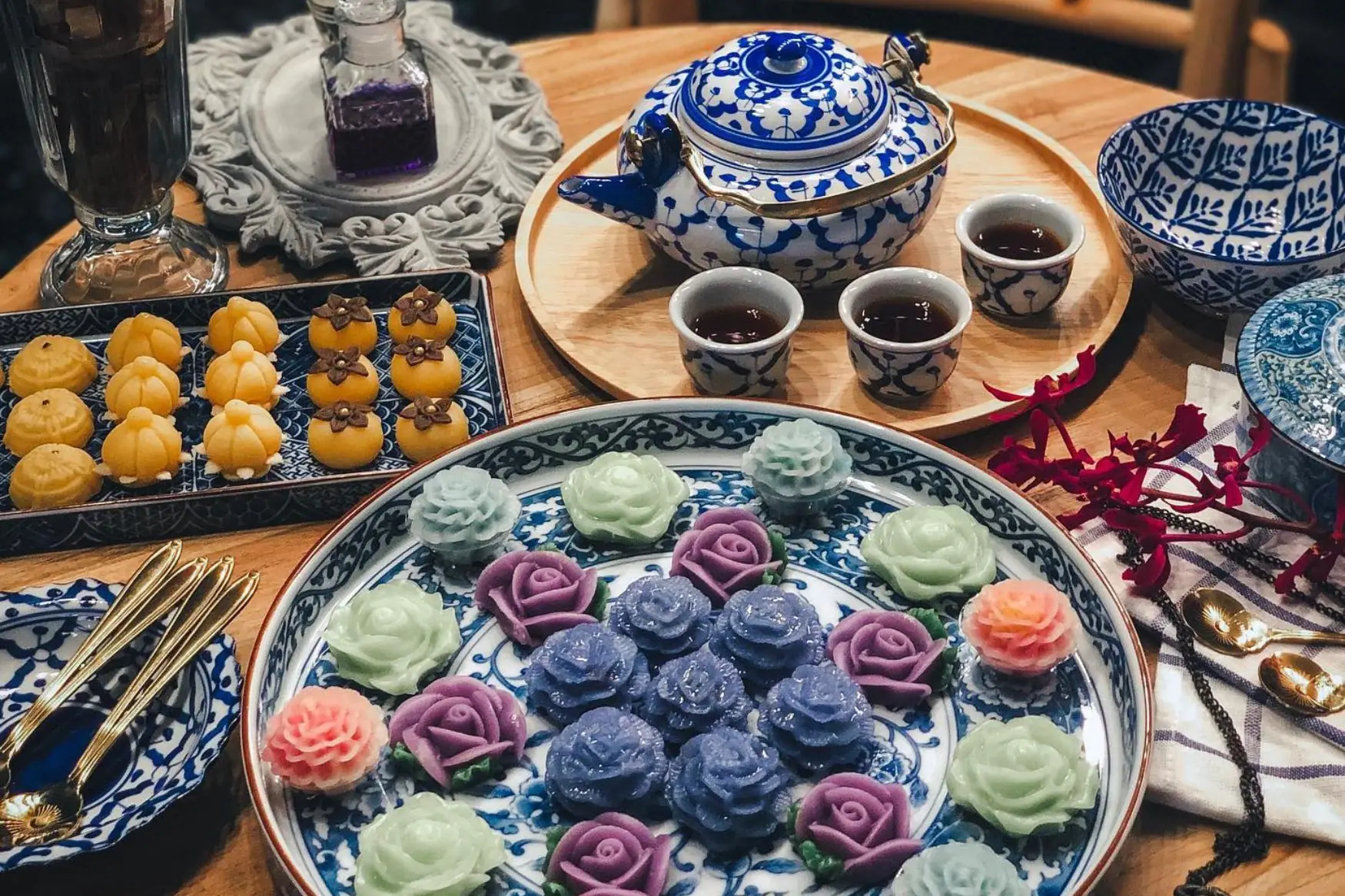 來自佛統府的chada tea boutique，甜點是依據泰國王室食譜來做。（來源：店家FB）