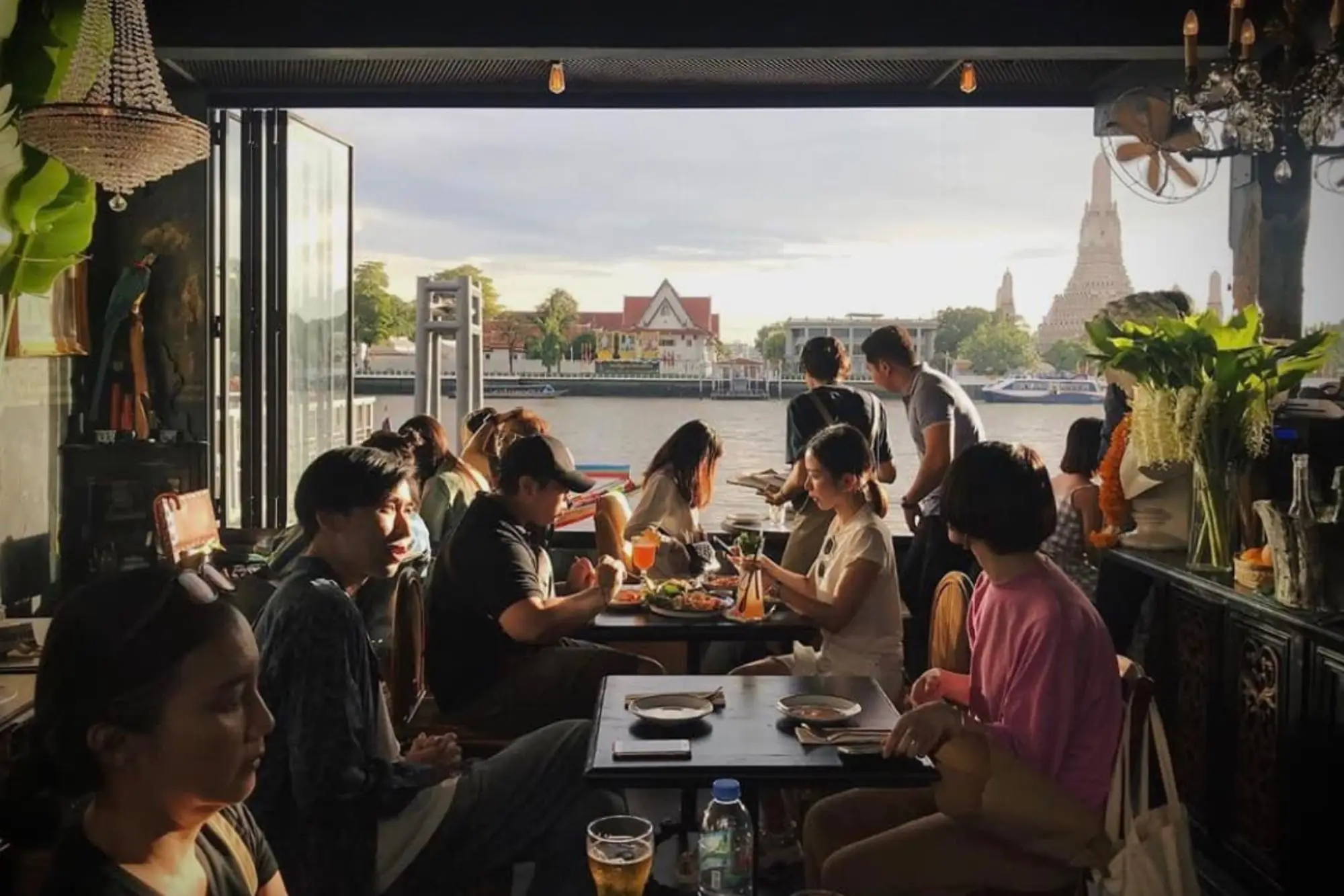 曼谷景观餐厅RONGROS是2022年米其林推荐餐厅（来源：官方FB）