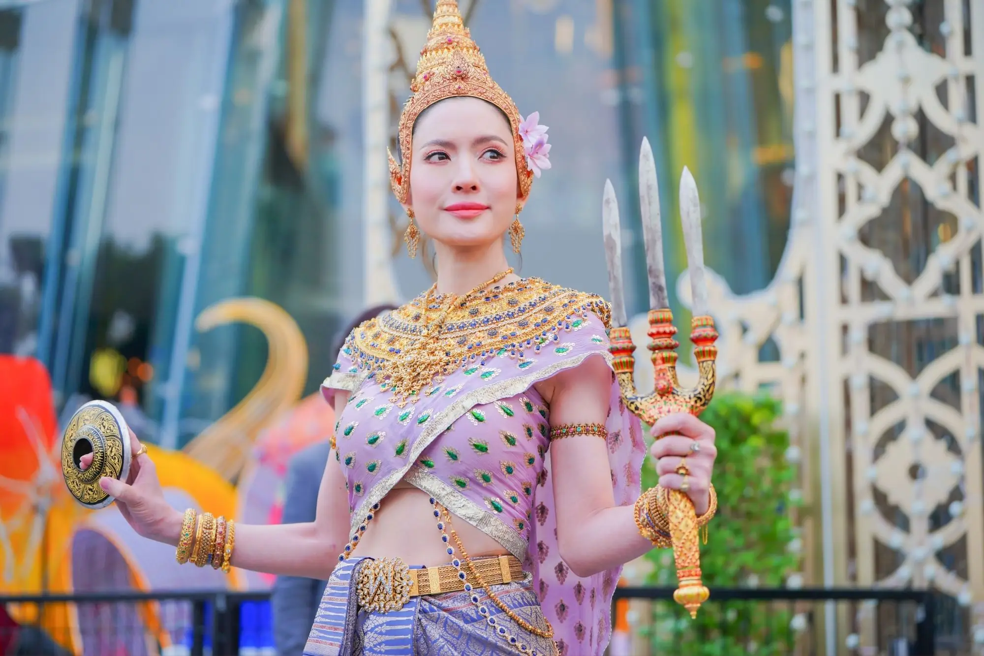 4月10日的宋干节女神是人气泰星Aff（来源：看见泰国 Vision Thai）
