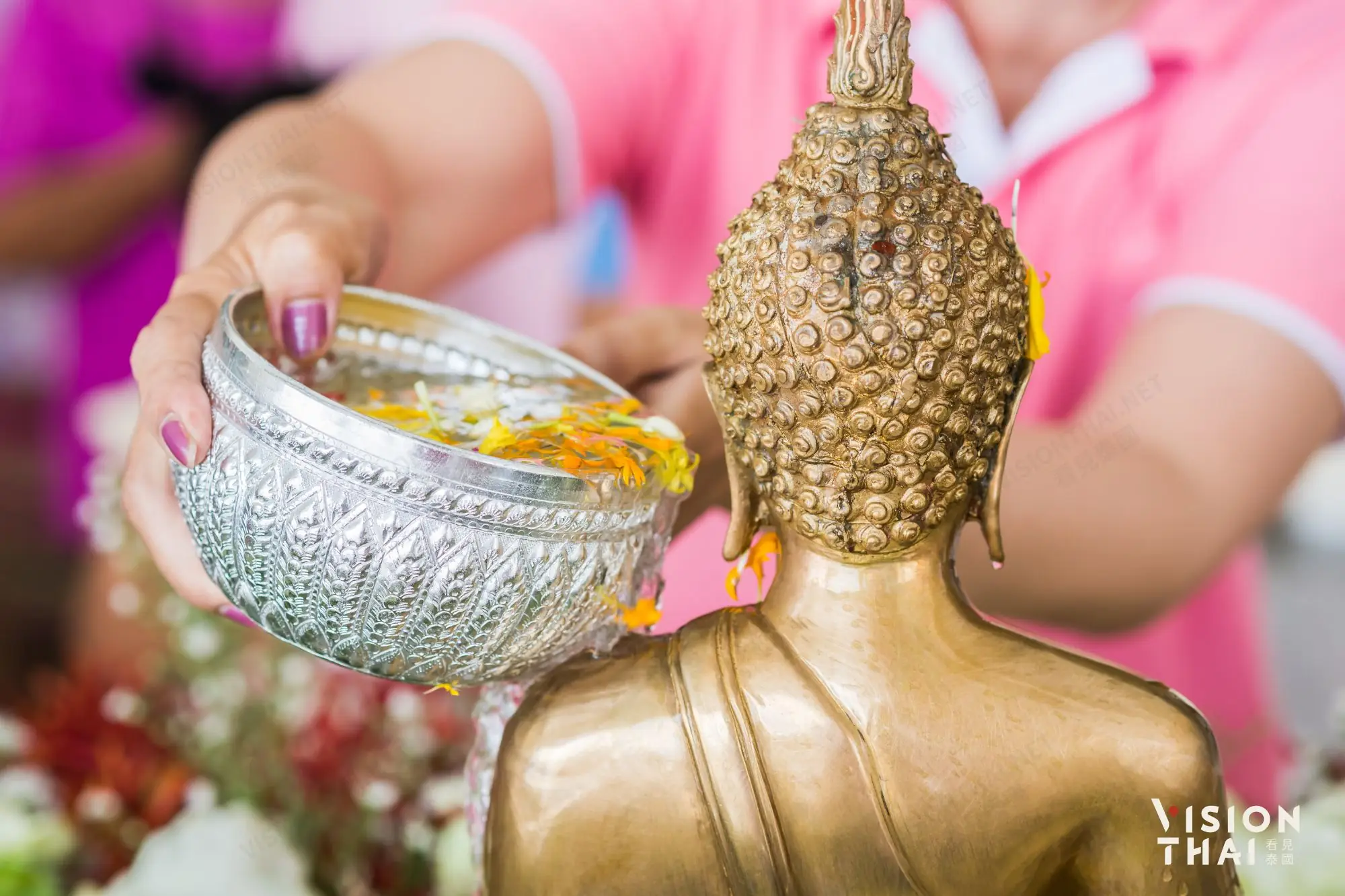 浴佛是泰国泼水节重要习俗之一（来源：看见泰国 Vision Thai）