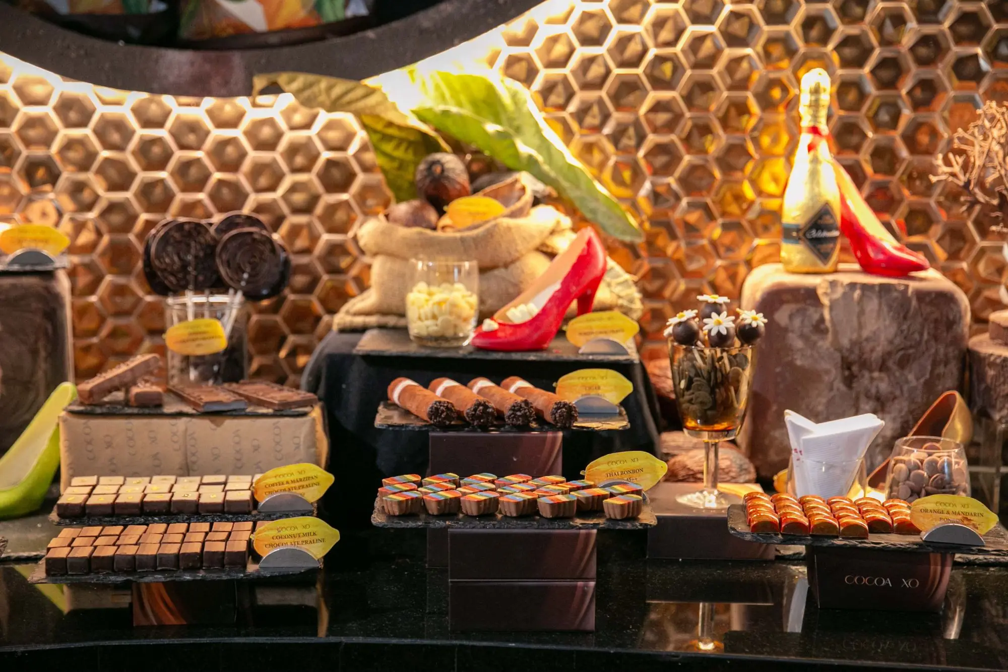 曼谷高空酒吧“巧克力吃到飽”！COCOA XO x人頭馬干邑 x 法國CACAO BARRY推奢華體驗（來源：COCOA XO）