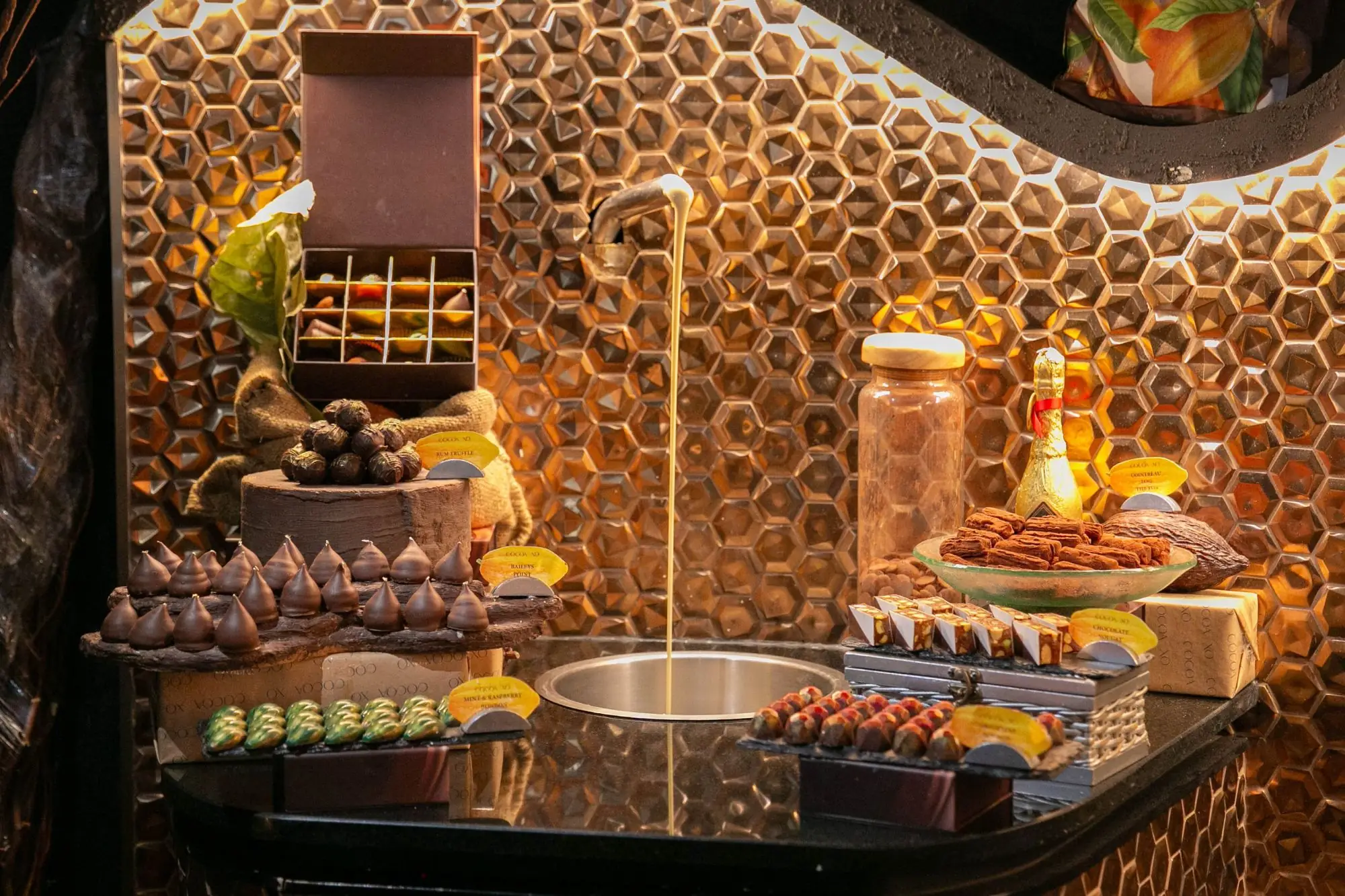 曼谷高空酒吧“巧克力吃到飽”！COCOA XO x人頭馬干邑 x 法國CACAO BARRY推奢華體驗（來源：COCOA XO）