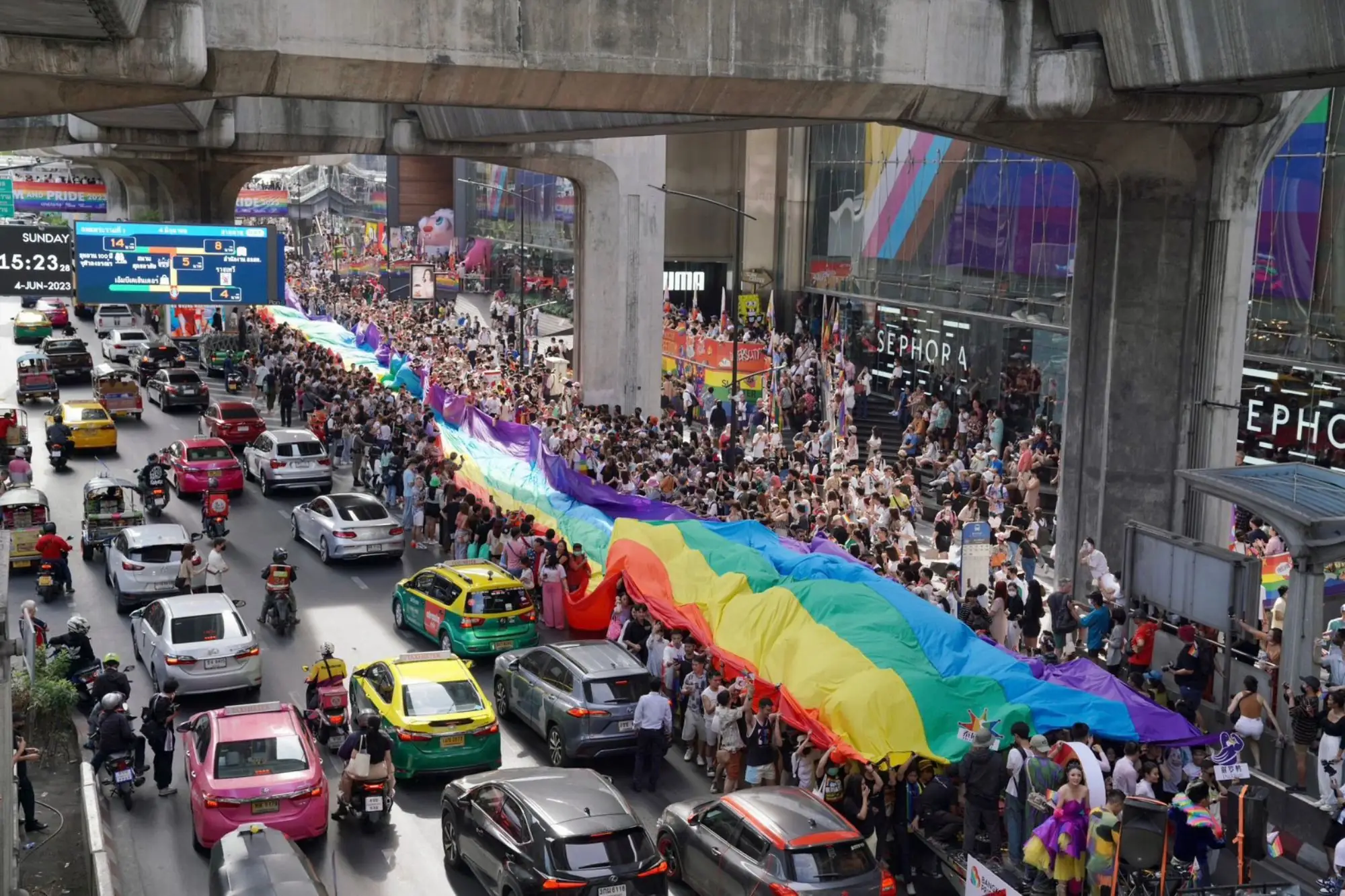 泰国骄傲月活动开跑！曼谷成亚洲最盛大LGBTQ+游行（来源：Siam Paragon）