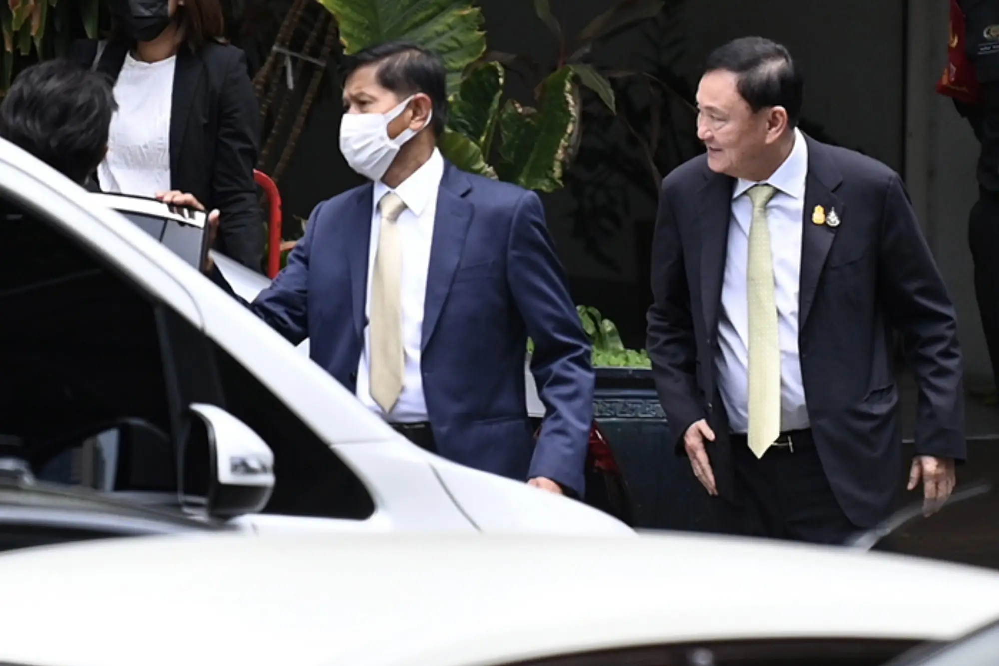 前泰国总理他信涉冒犯君主罪正式被起诉获准保释限制（来源：prachachat）