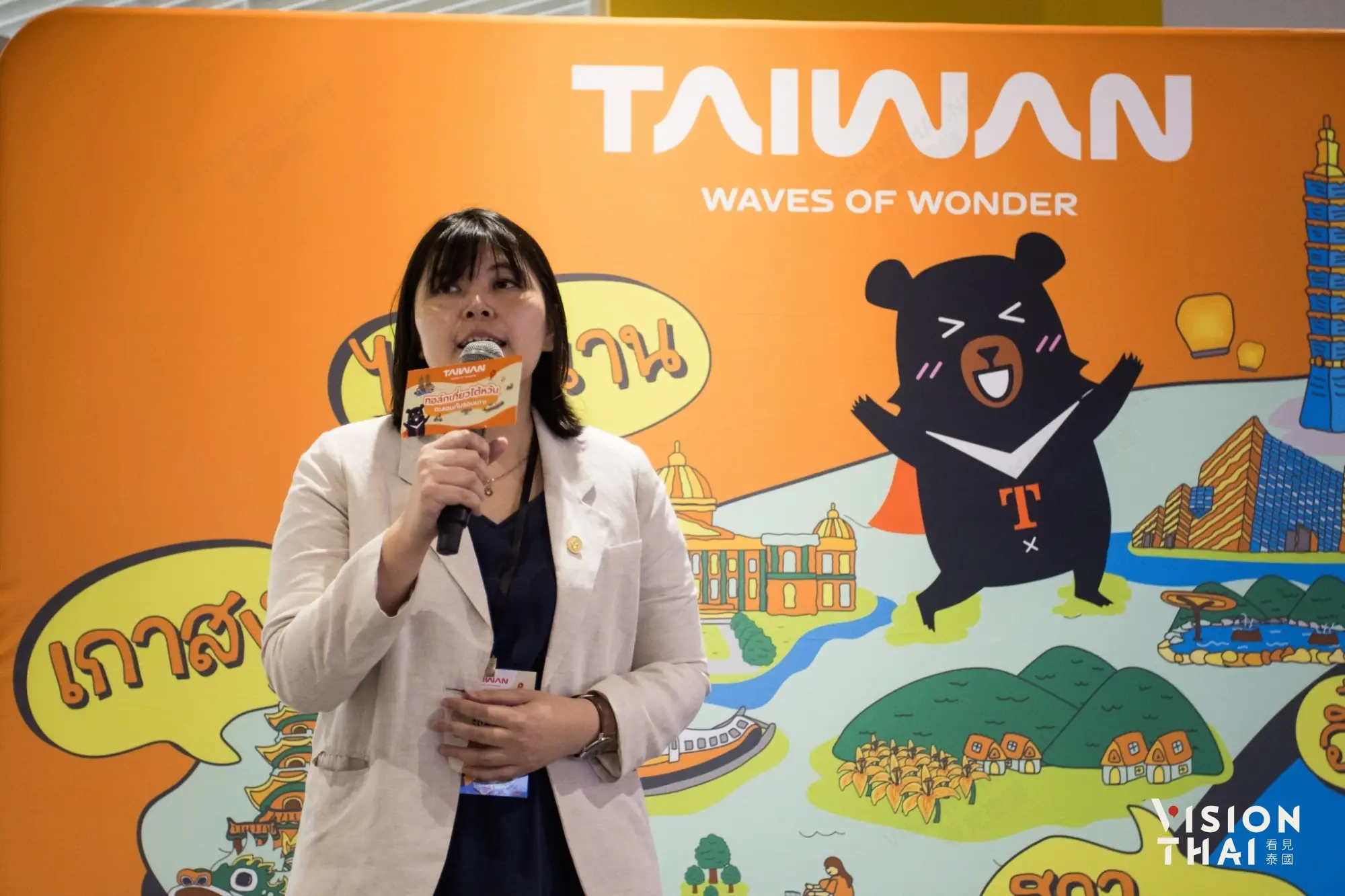 臺灣交通部觀光署曼谷辦事處主任陳憶婷致詞為「Taiwan Waves of Wonder」自由行活動揭開序幕。（來源：看見泰國 Vision Thai）