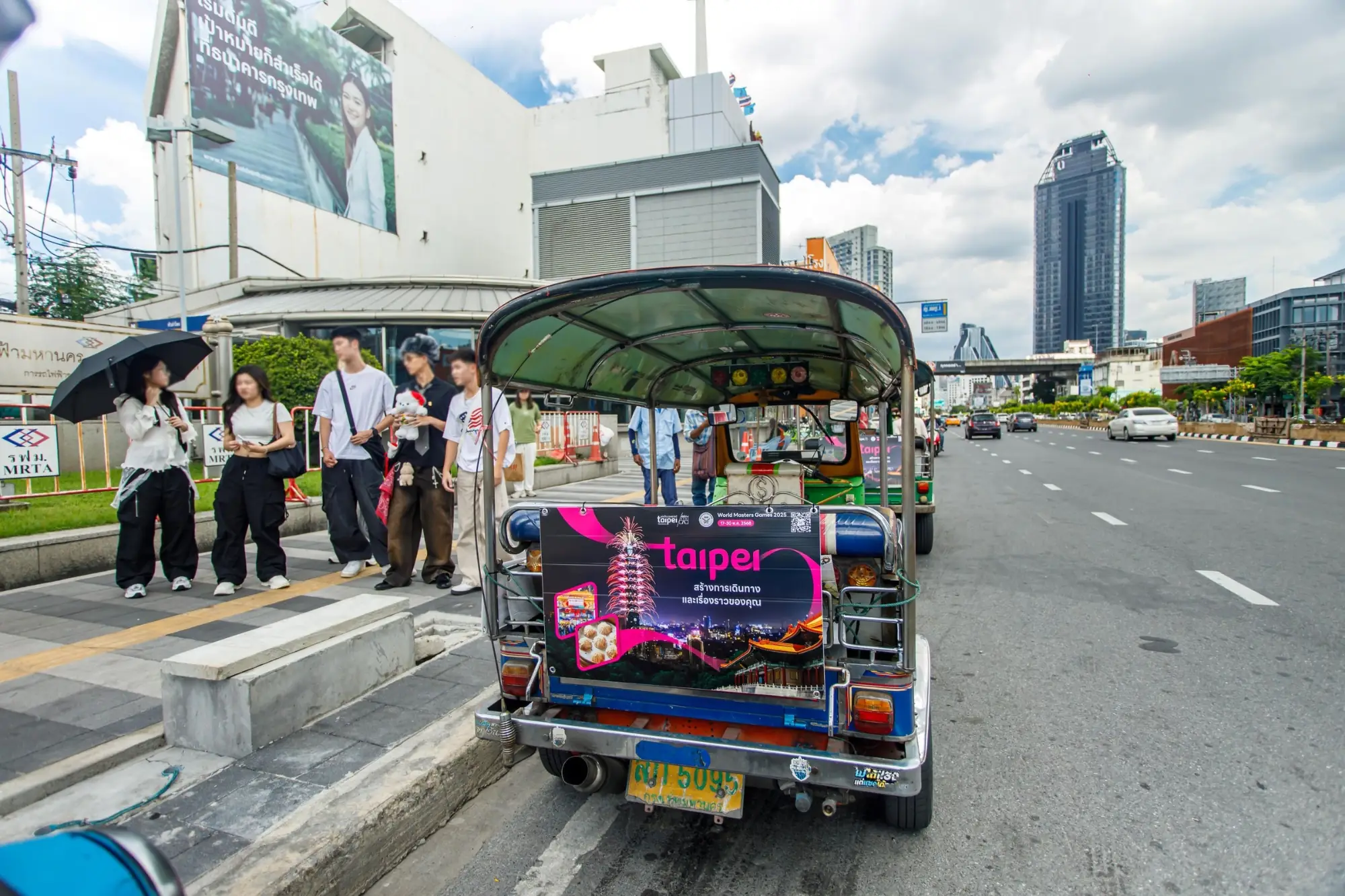 曼谷市區嘟嘟車換上臺北城市新衣。