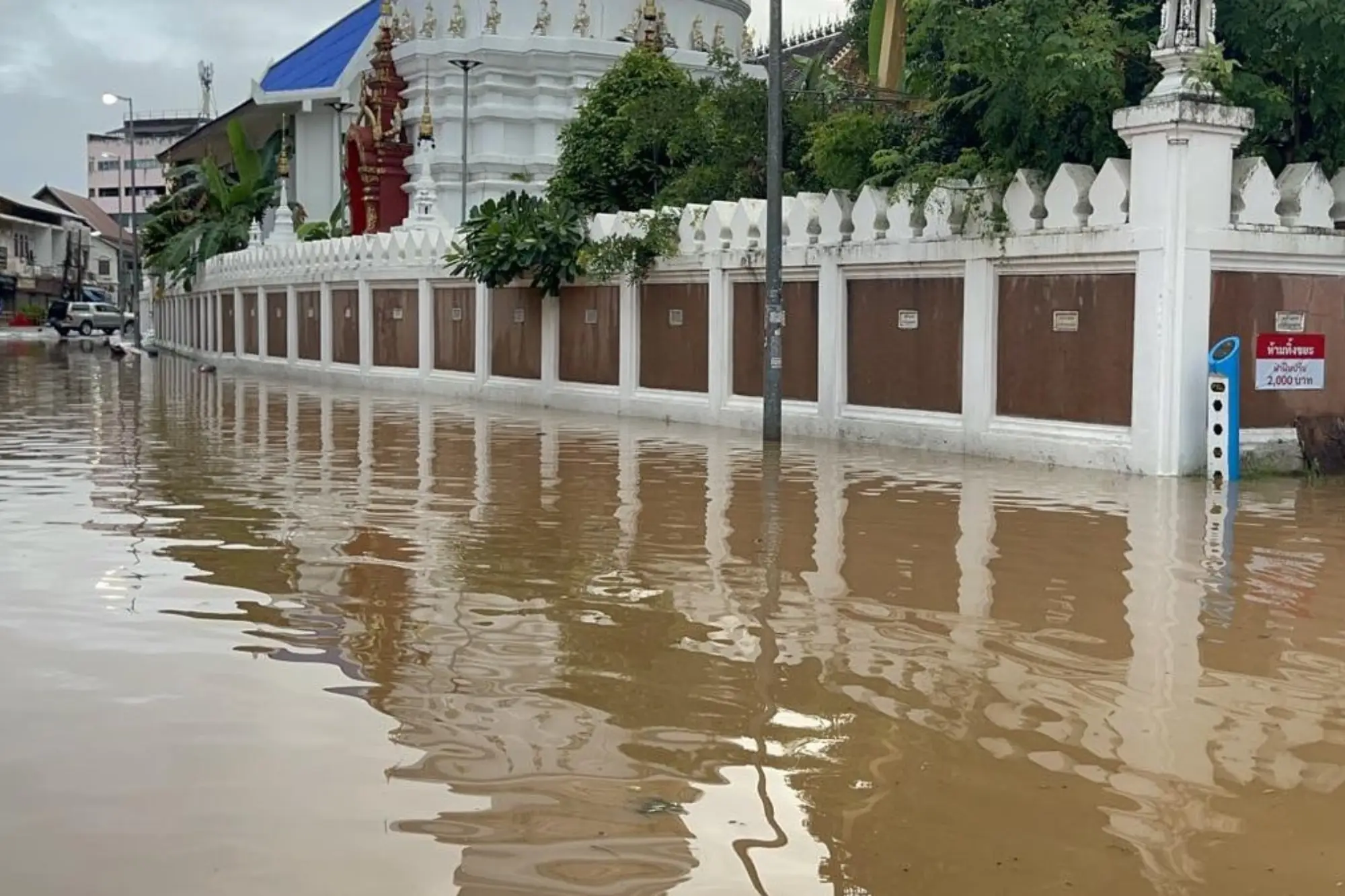 清迈淹水警报！平河溃堤淹没市区 居民深夜紧急撤离（来源：X_Arbasdubble）