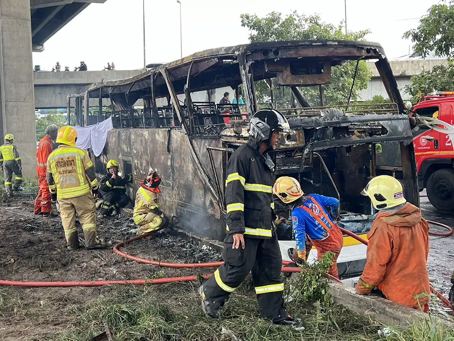 泰國校車大火奪23命！司機肇事逃逸遭控4項罪名（來源：Khaosod）