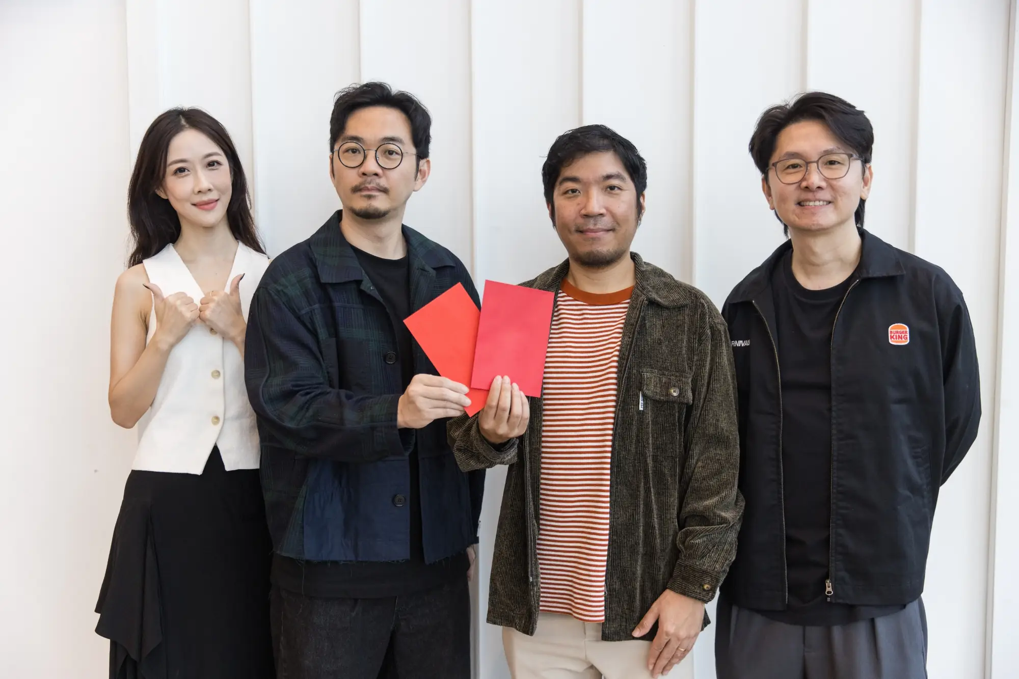 台湾《关于我和鬼变成家人这件事》监製、导演参加曼谷「臺湾电影周」,与泰版《The Red Envelope》监製、导演交流。左起:查扬诺布普拉寇、金百伦、程伟豪、班庄比辛达拿刚