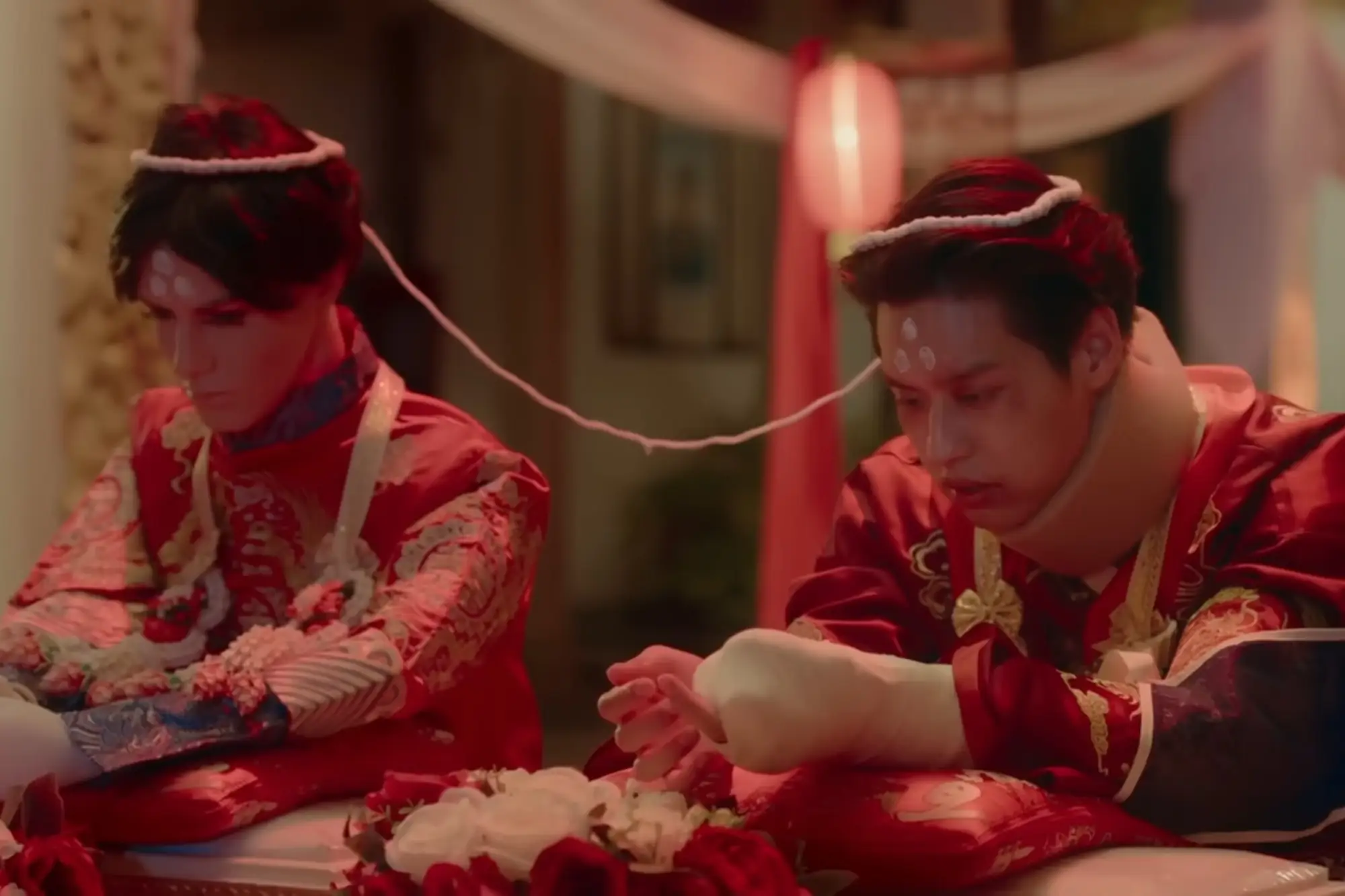 泰版《鬼家人》BKPP神还原舞娘、臭直男!人鬼恋爆笑互动(来源:官方预告片)