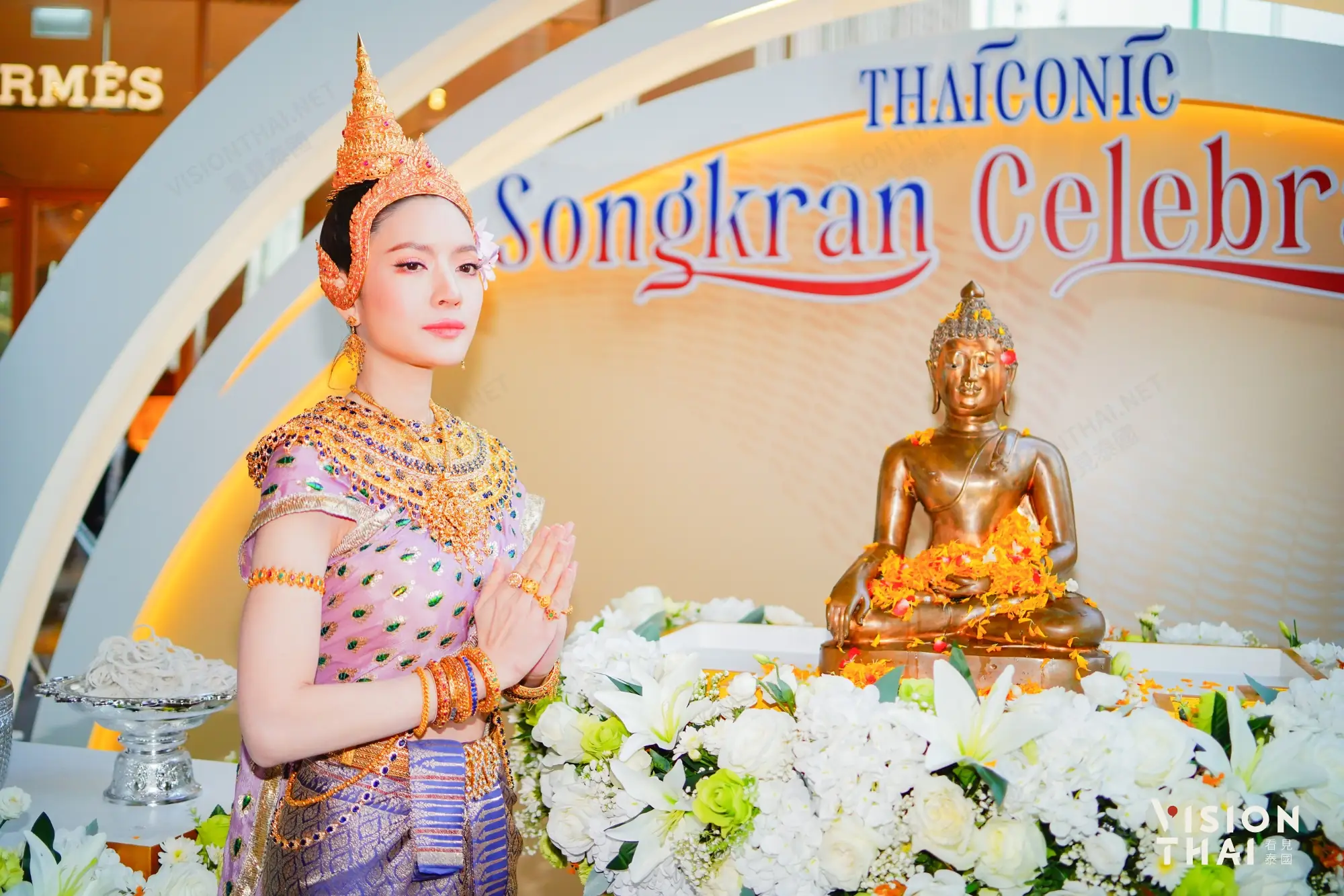 在购物中心内也能体验泼水节习俗「浴佛仪式」（来源：看见泰国 Vision Thai）