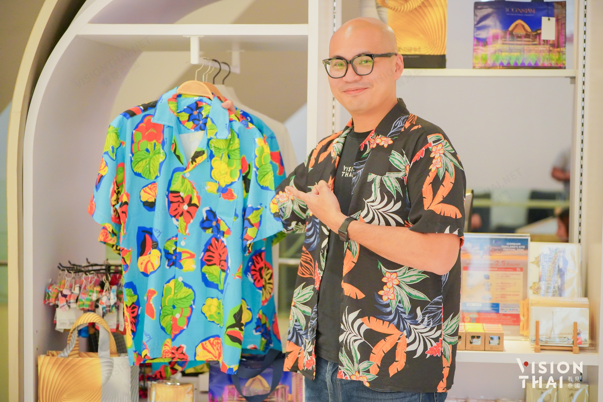 在泰国泼水节，穿上花衬衫是当地的传统习俗。（来源：看见泰国 Vision Thai）