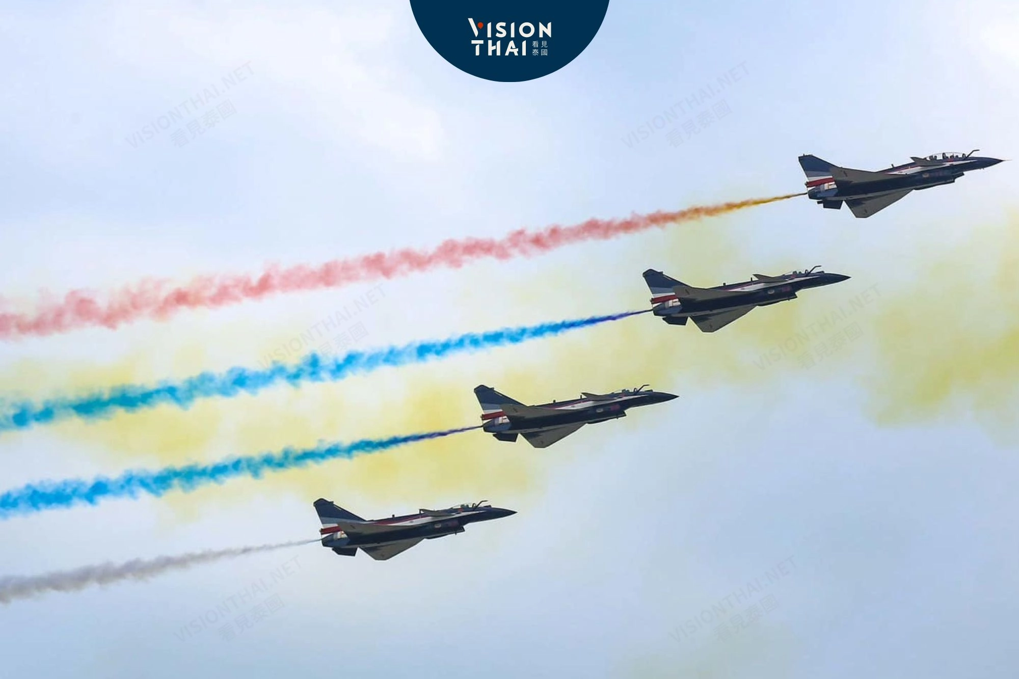 泰國航展登場 泰王親臨觀賞國際軍機展演（圖片來源：泰國空軍臉書）