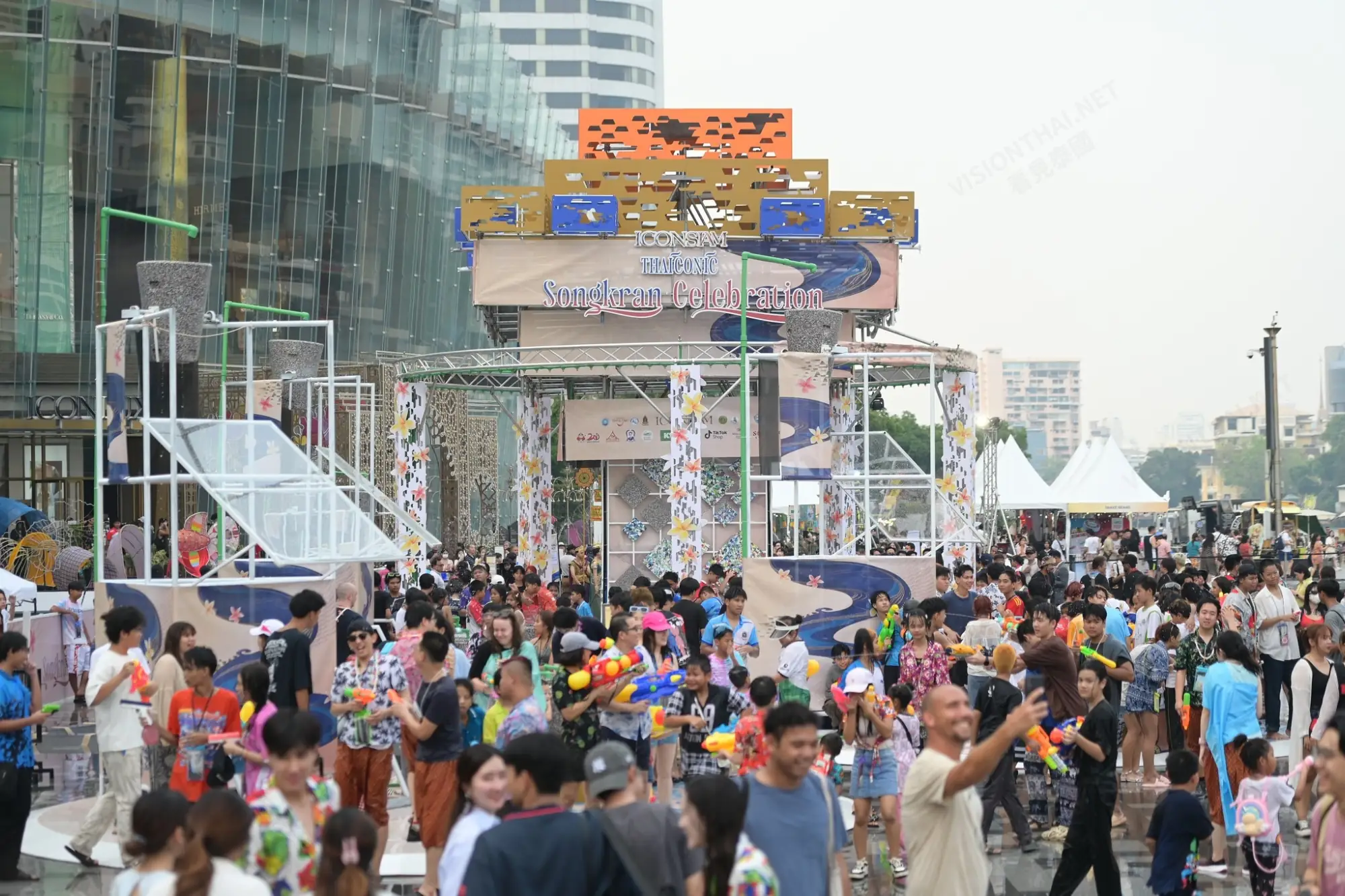 ICONSIAM暹羅天地每年潑水節在河濱公園會有兒童友善潑水區(來源:官方社群)
