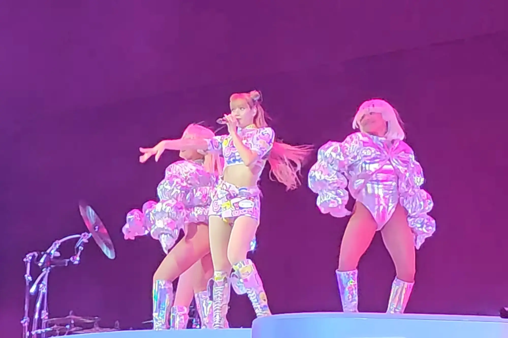 泰国之星Lisa Coachella表演惊艳：《白莲花》主演征服全球最大音乐节（来源：YouTube影片）