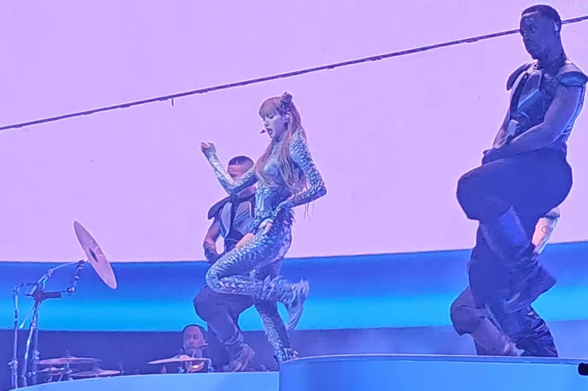 泰国之星Lisa Coachella表演惊艳：《白莲花》主演征服全球最大音乐节（来源：YouTube影片）