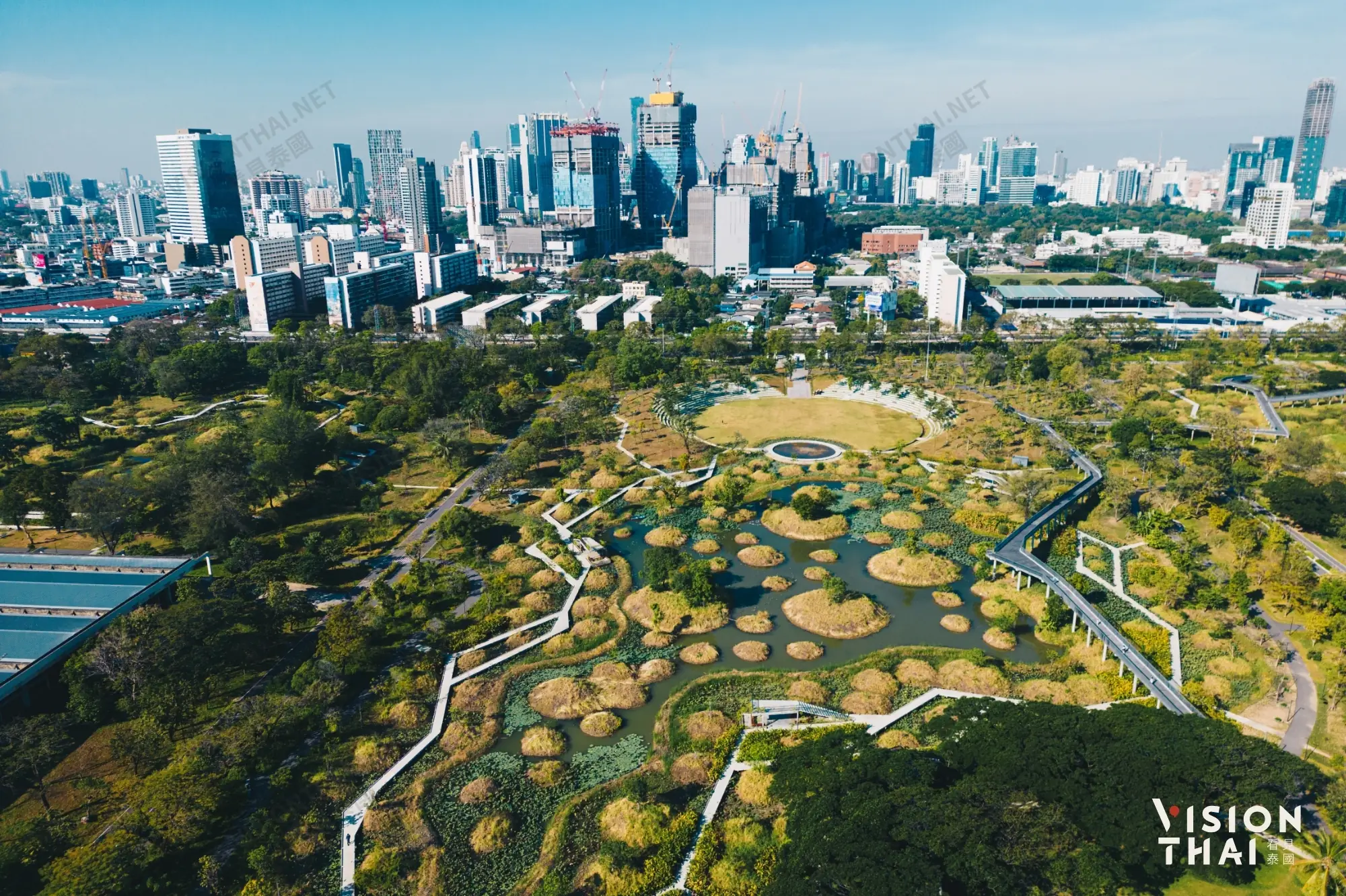 Benjakitti Forest Park為佔地廣闊的綠意森林公園，原為香煙工廠舊址。（來源：看見泰國 Vision Thai）