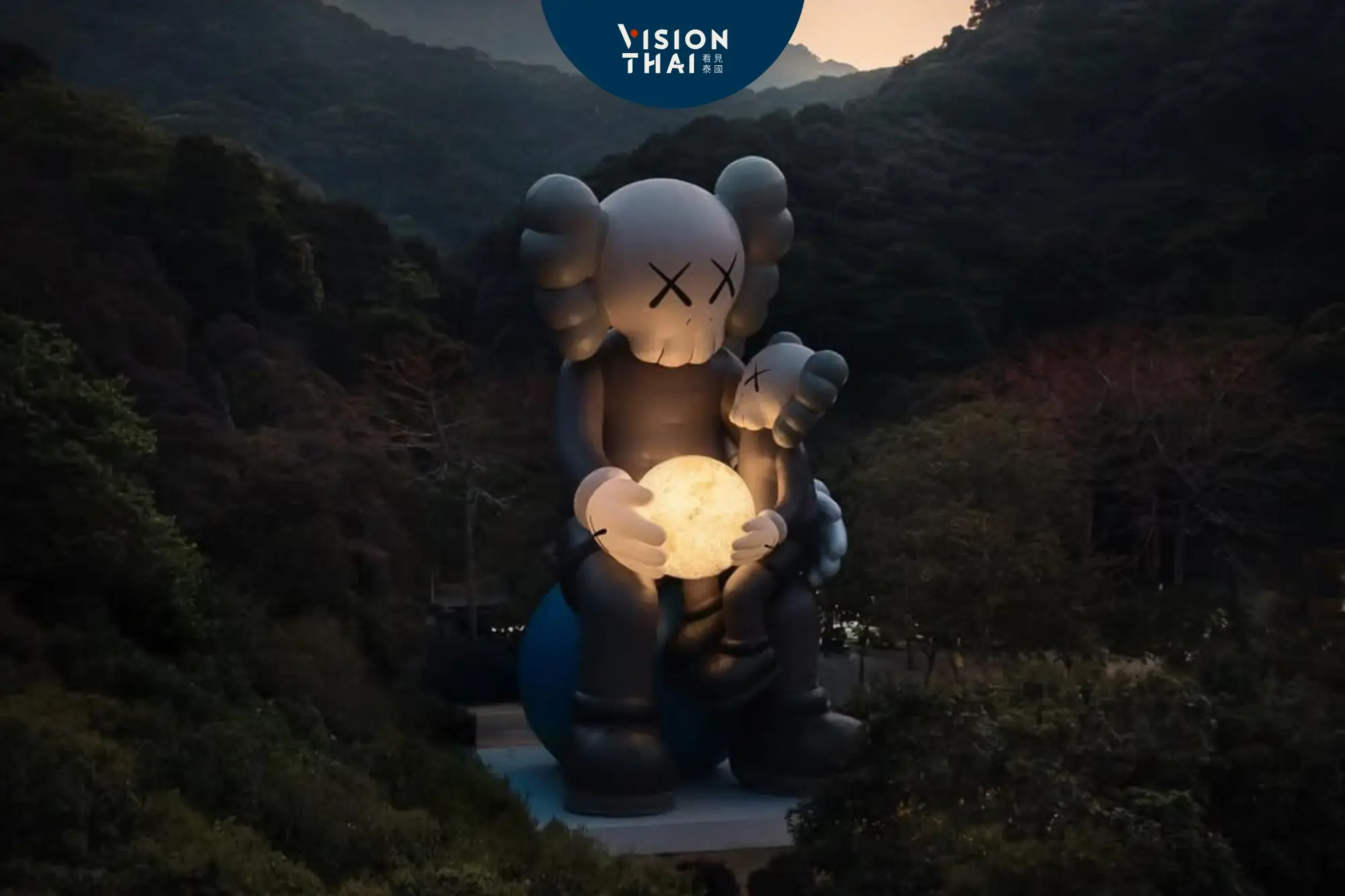 《KAWS: HOLIDAY》全球巡展曼谷站！藝術巨人降臨天使之城（來源：官方社群）