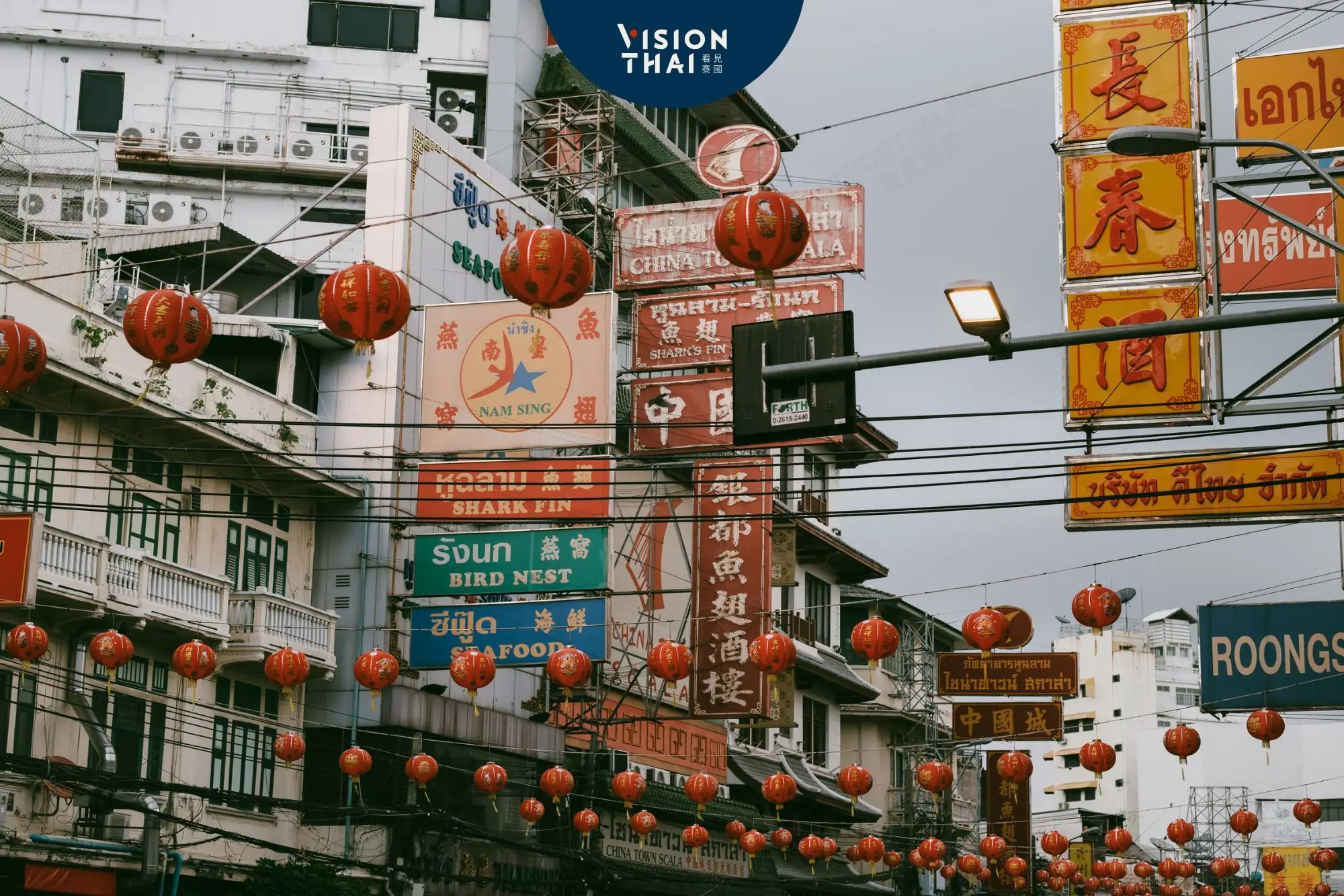 中國導遊威脅遊客「不買就丟包」泰警查獲無照帶團（來源：看見泰國 VisionThai）