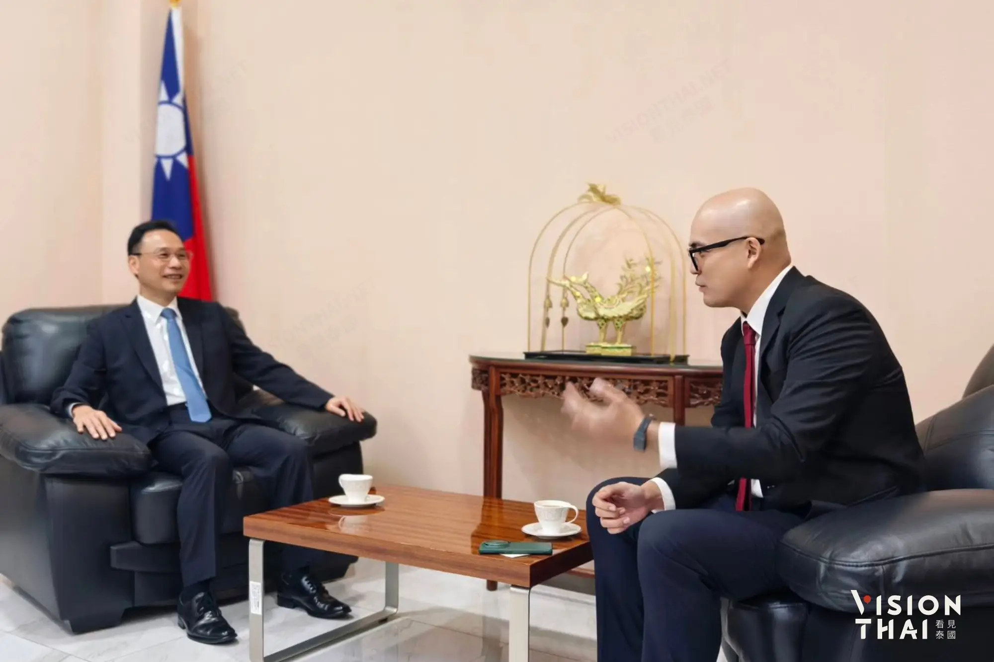 藍代表也期許李致德持續善用新媒體平台影響力，以軟實力推動台泰實質交流。（來源：看見泰國 VisionThai）