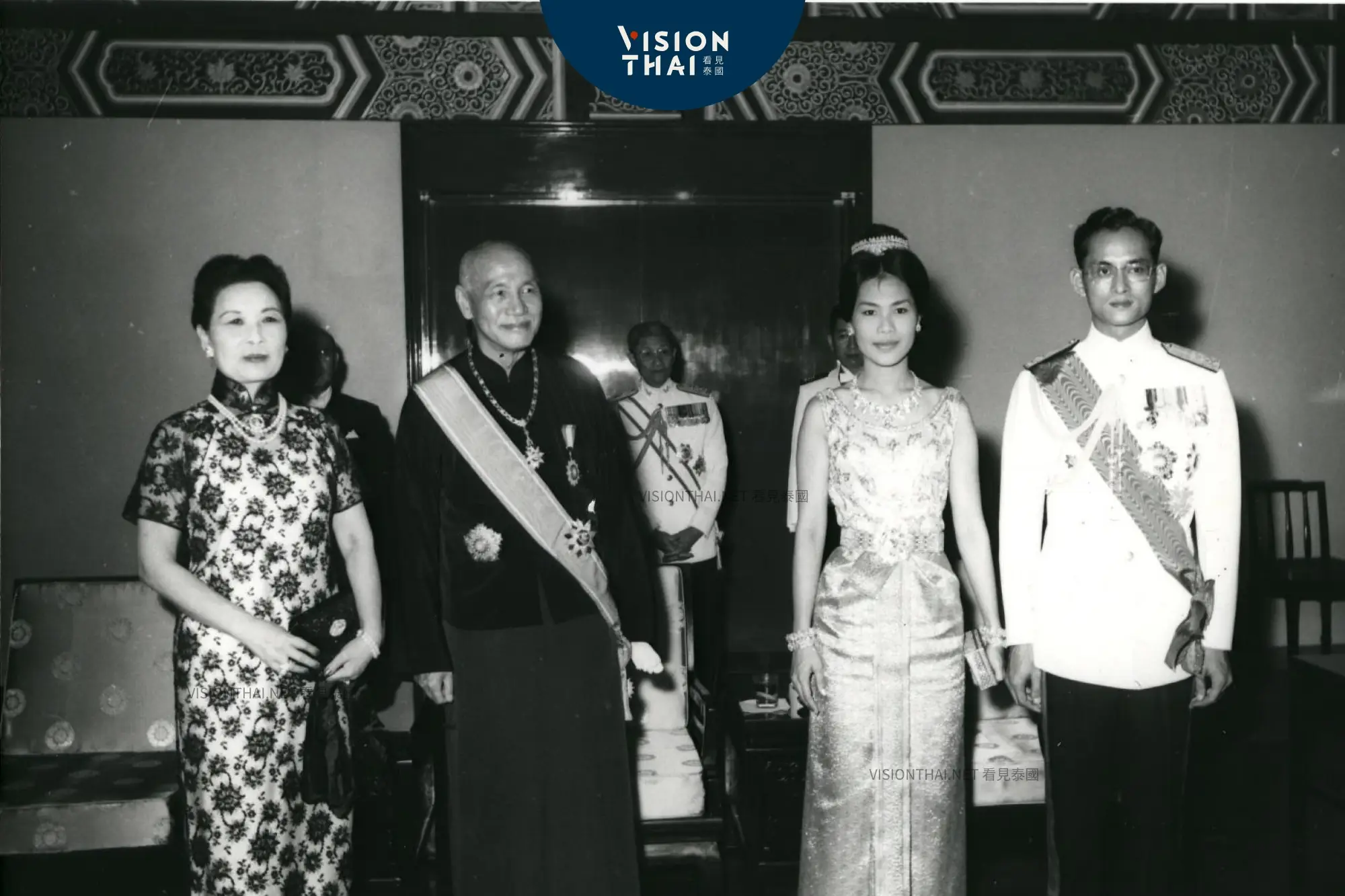 蔣中正總統與夫人在台北圓山飯店宴請九世王與詩麗吉王后（照片來源：中華民國外交部與國史館授權，Vision Thai 看見泰國後製）