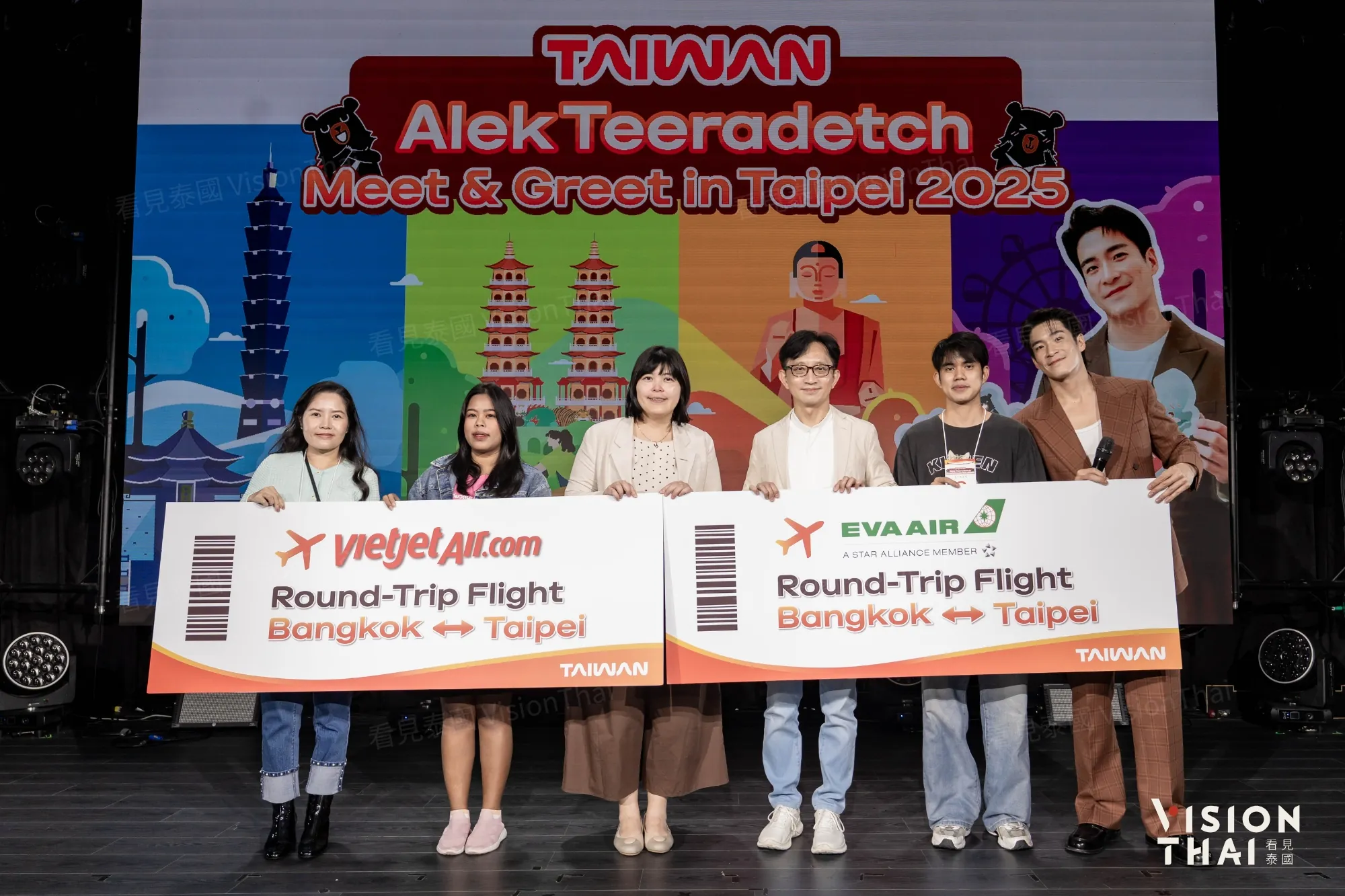 現場抽獎送出泰越捷與長榮航空機票，邀請泰國民眾重遊臺灣深度探索秘境。