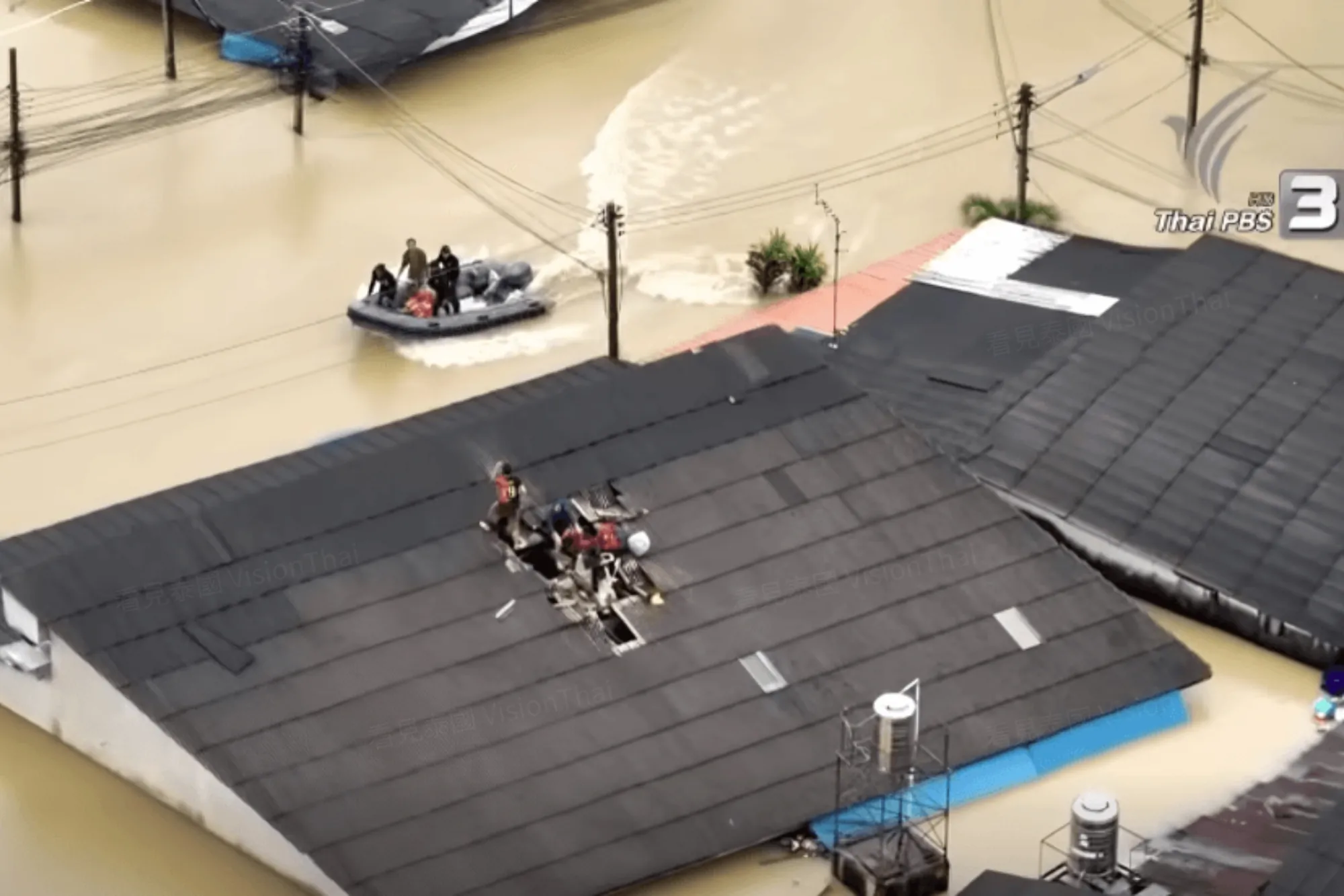 泰國合艾洪災宣布緊急狀態 災民爬電纜線逃生(來源:ThaiPBS)