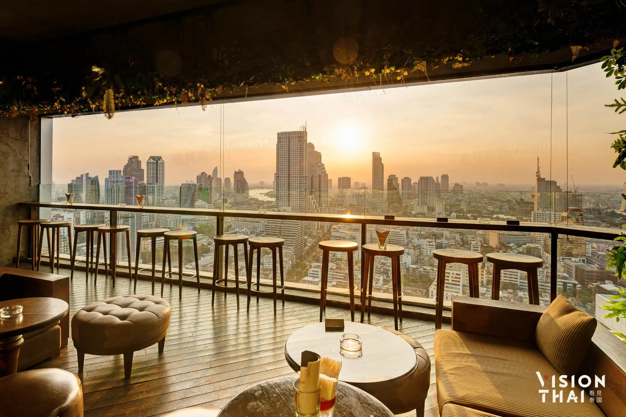 位在37楼的法式餐厅Scarlett Wine Bar & Restaurant能俯瞰曼谷高空美景（来源：官方）