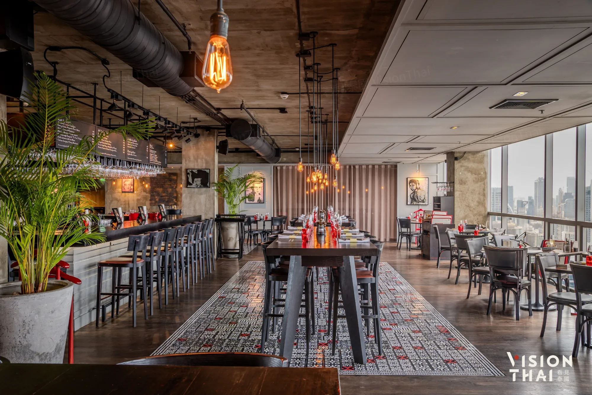 铂尔曼曼谷G酒店37楼的米其林推荐法式餐厅Scarlett Wine Bar & Restaurant推情人节特别套餐（来源：官方）