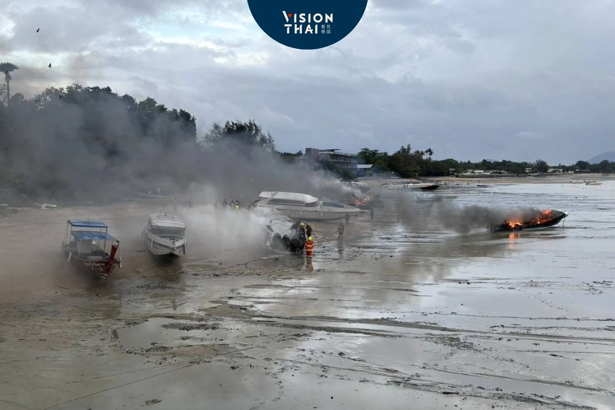 普吉島查龍灣碼頭火災 22艘快艇付之一炬（來源：Phuket Hotnews）