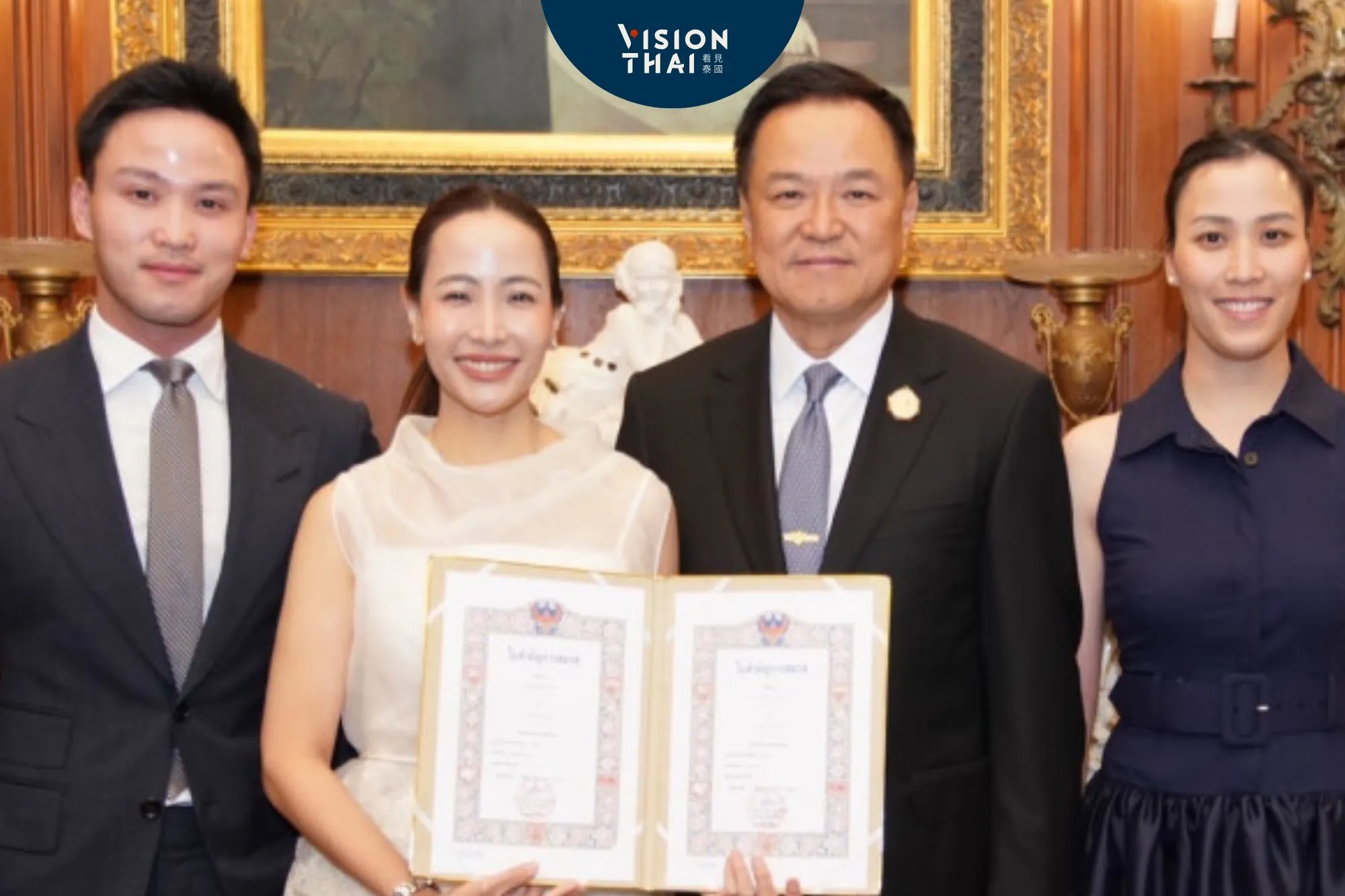 泰國總理阿努廷三婚！攜小20歲妻子情人節登記（來源：Thairath）