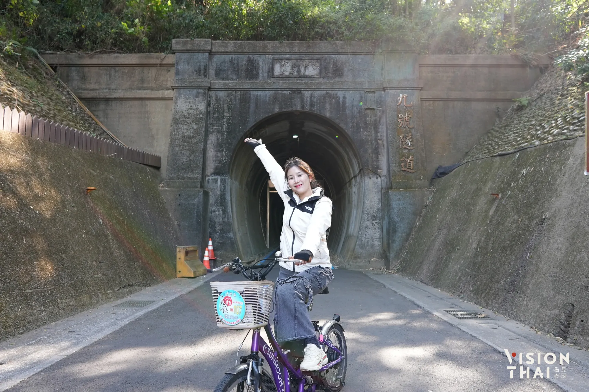 Waves of Vitality主題網紅Natcha NCS，走訪台中「后豐鐵馬道」體驗自行車探索台灣。