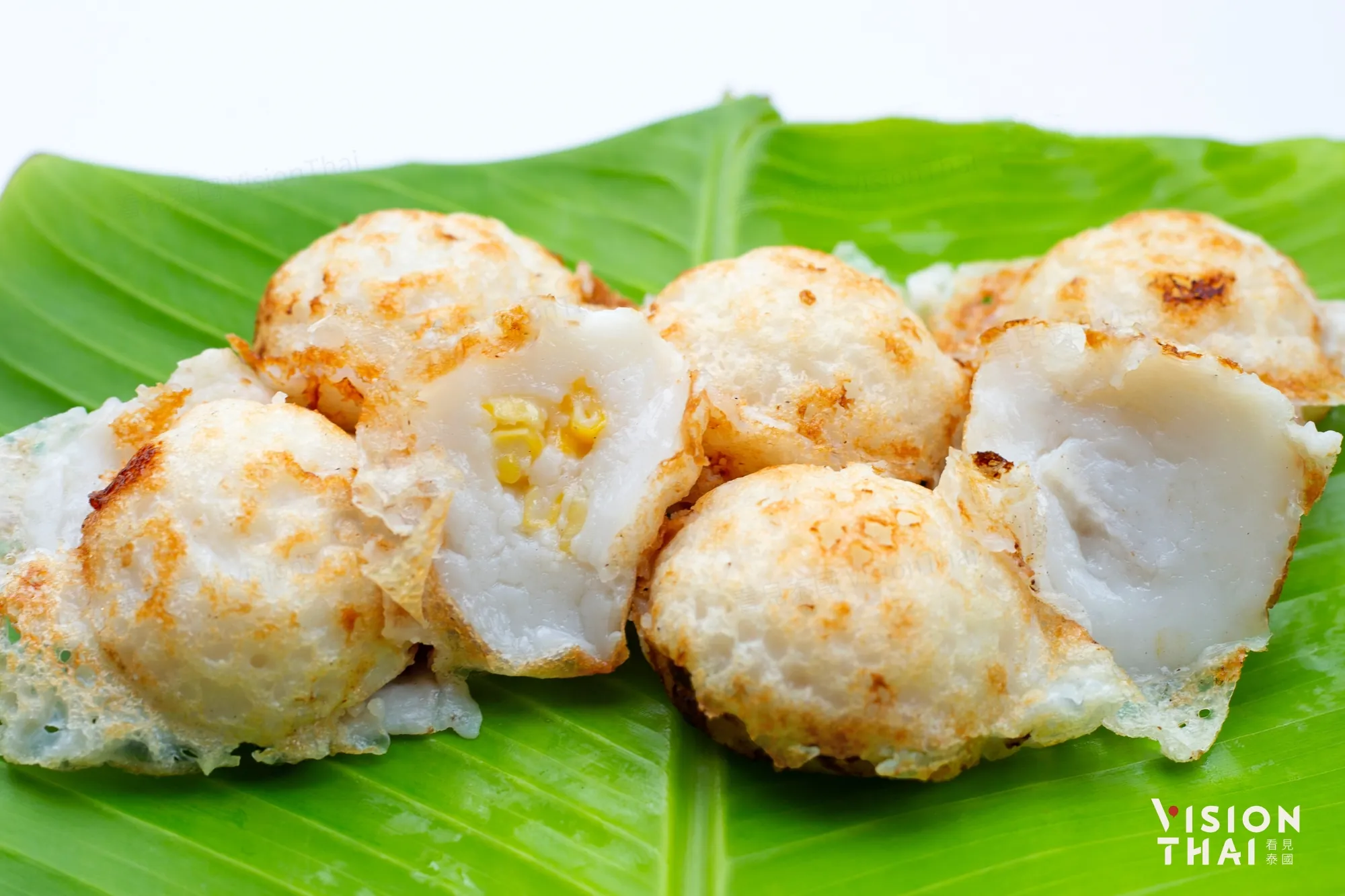 認識泰國國民甜點「脆皮椰奶燒」！大城王朝流傳至今的淒美傳說